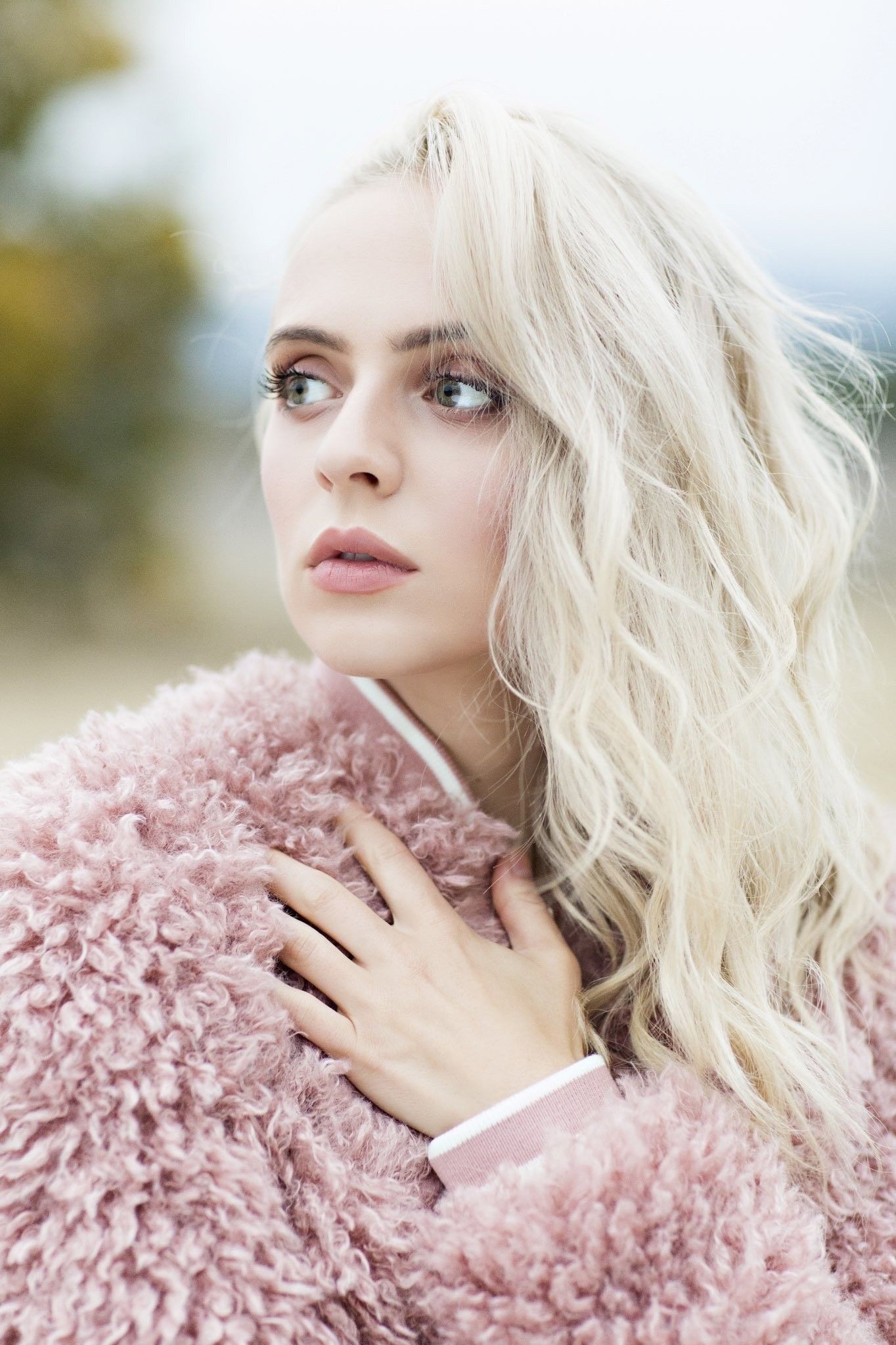 Madilyn Bailey, Underrated artist, Musical brilliance, Hidden talent, 1370x2050 HD Phone