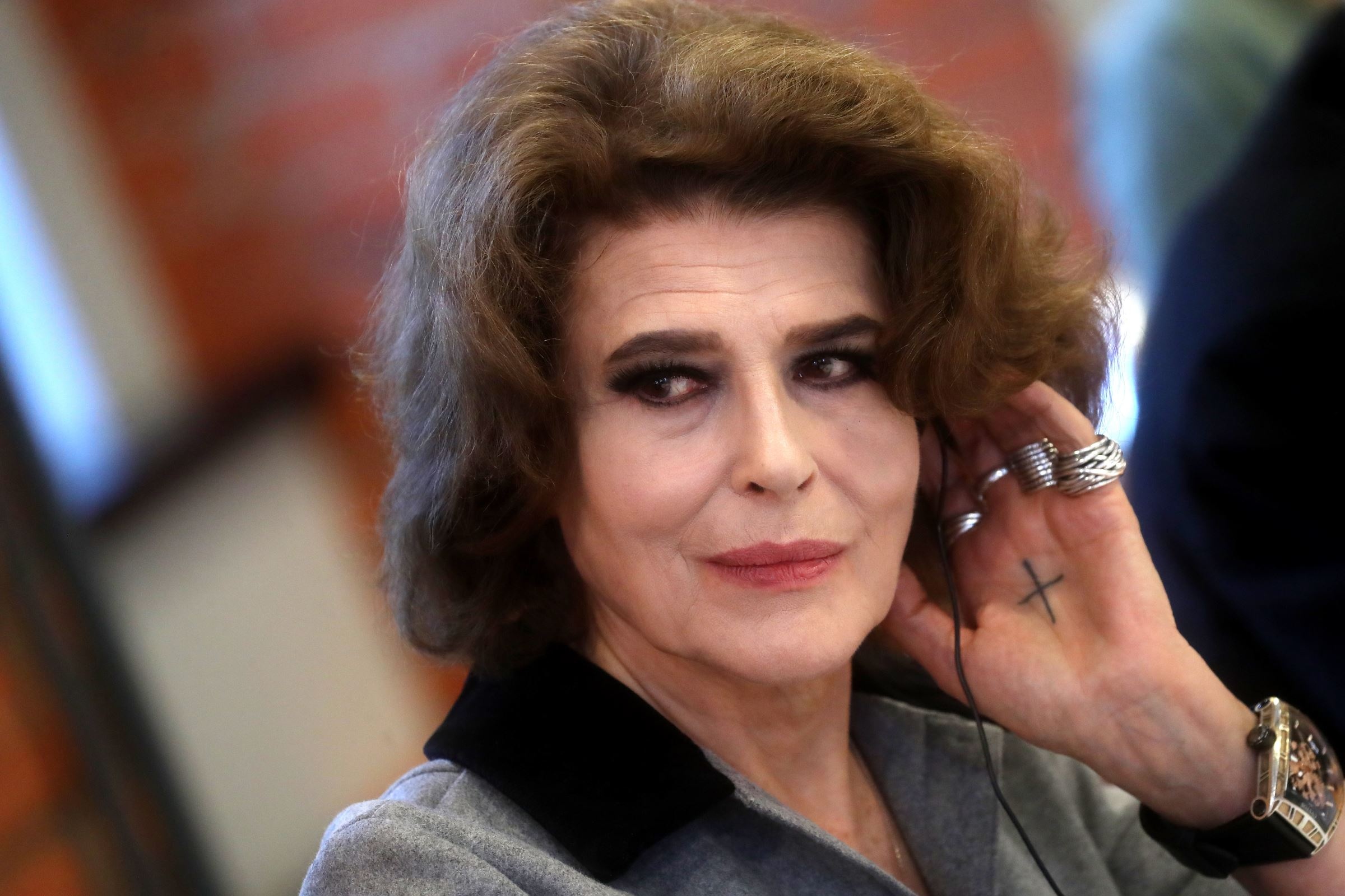 Fanny Ardant, Mourning, Loss of sister, Heartfelt condolences, 2400x1600 HD Desktop