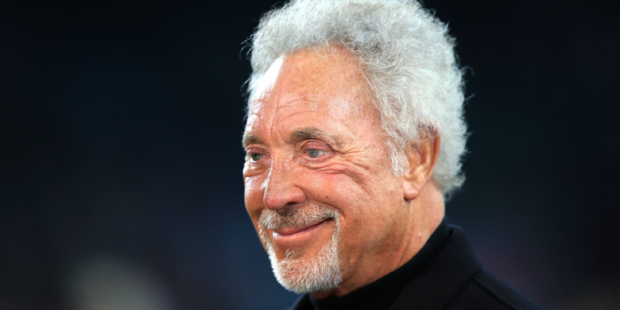 Tom Jones, HD desktop, Stage presence, Timeless music, 2160x1080 Dual Screen Desktop