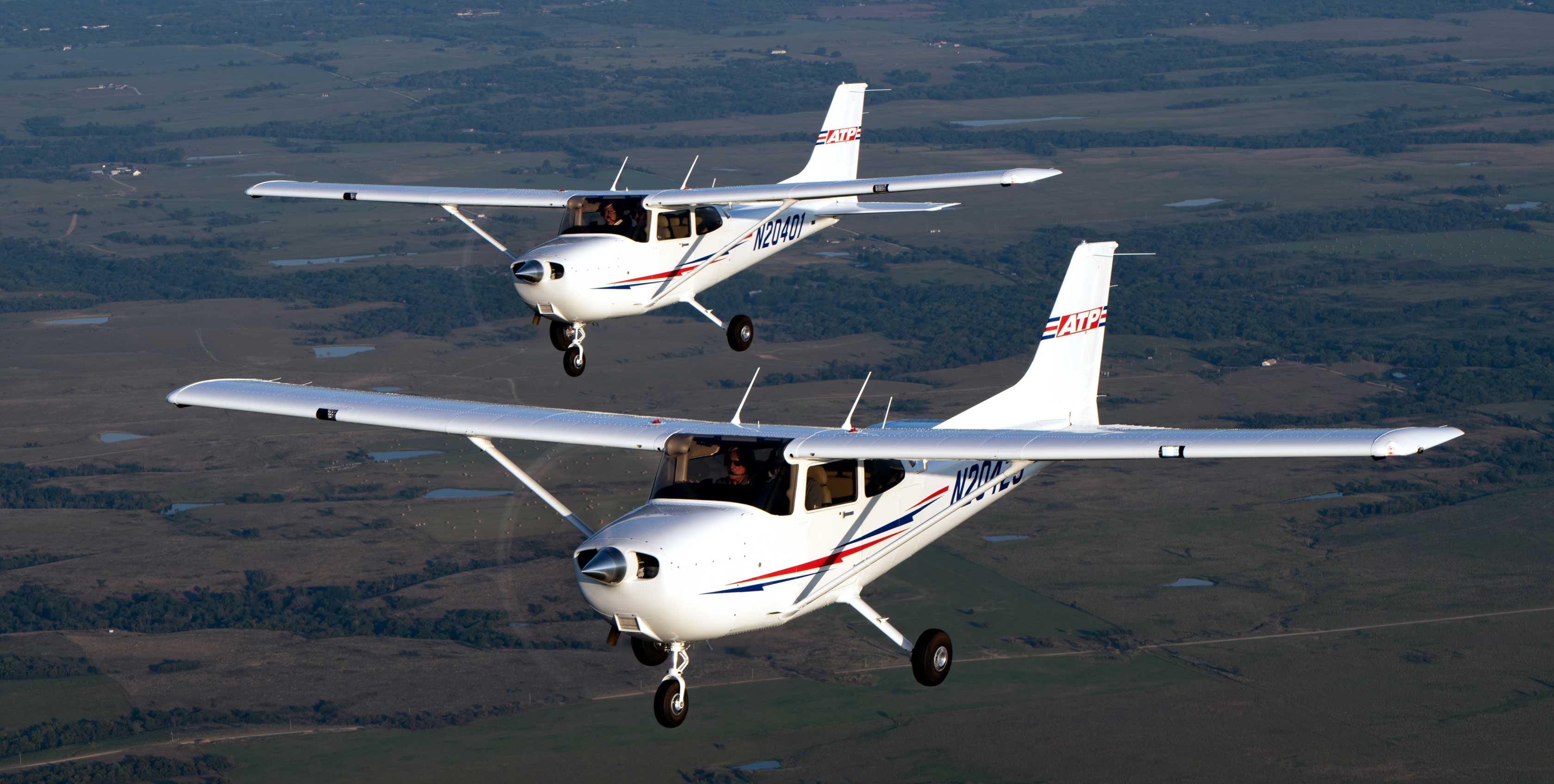 CESSNA 172 F-GDOH Vp\u003d105 kt - Anciens Et Runions 3360x1700