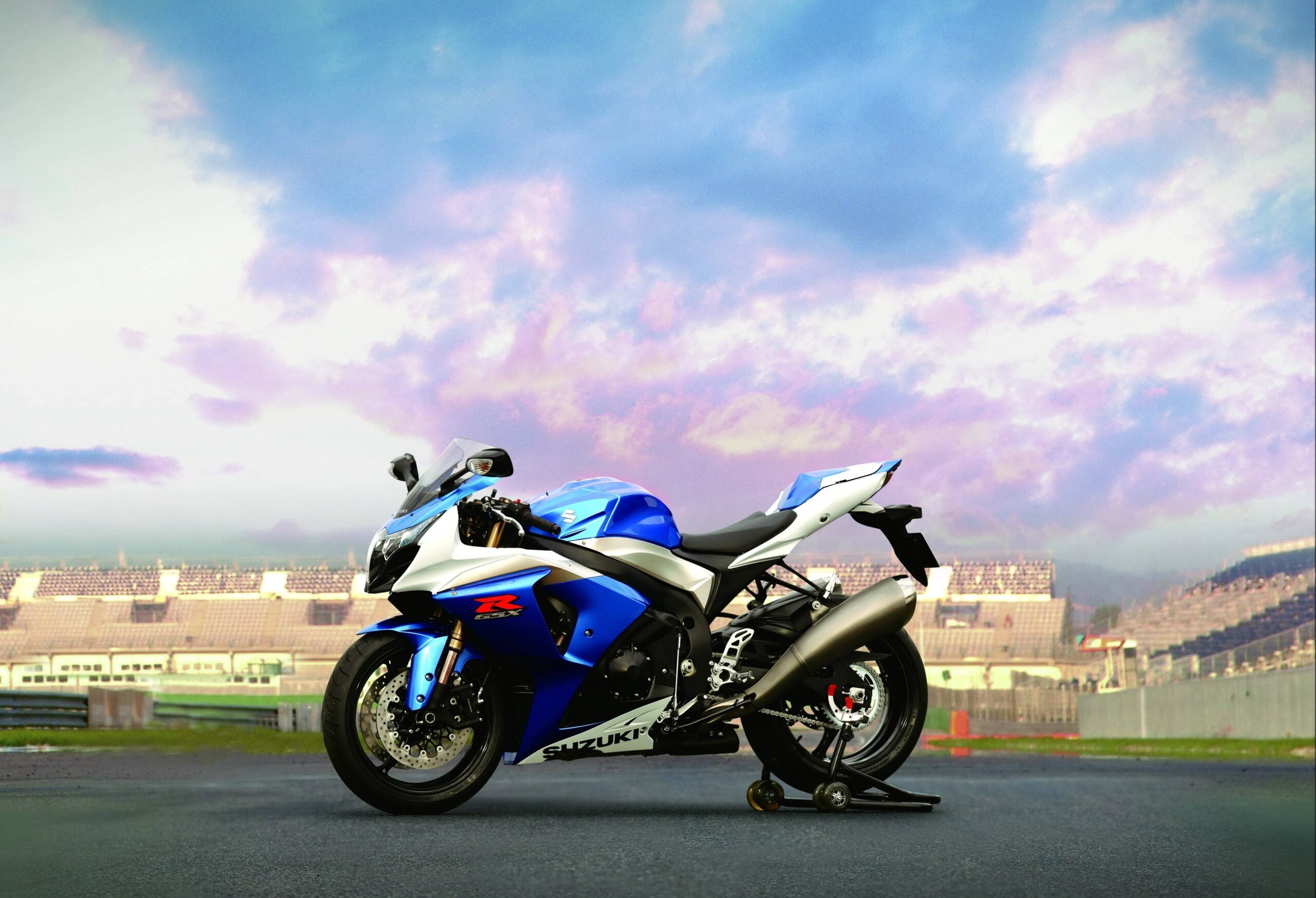 Left Side, Suzuki GSX-R1000 Wallpaper, 2560x1750 HD Desktop