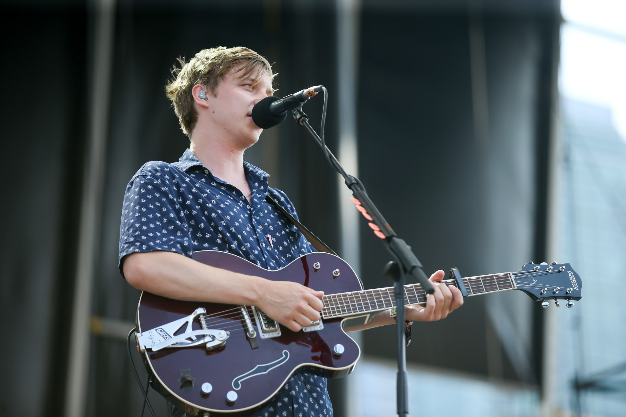 George Ezra, Lollapalooza festival, Chicago Tribune coverage, Unforgettable experience, 2050x1370 HD Desktop