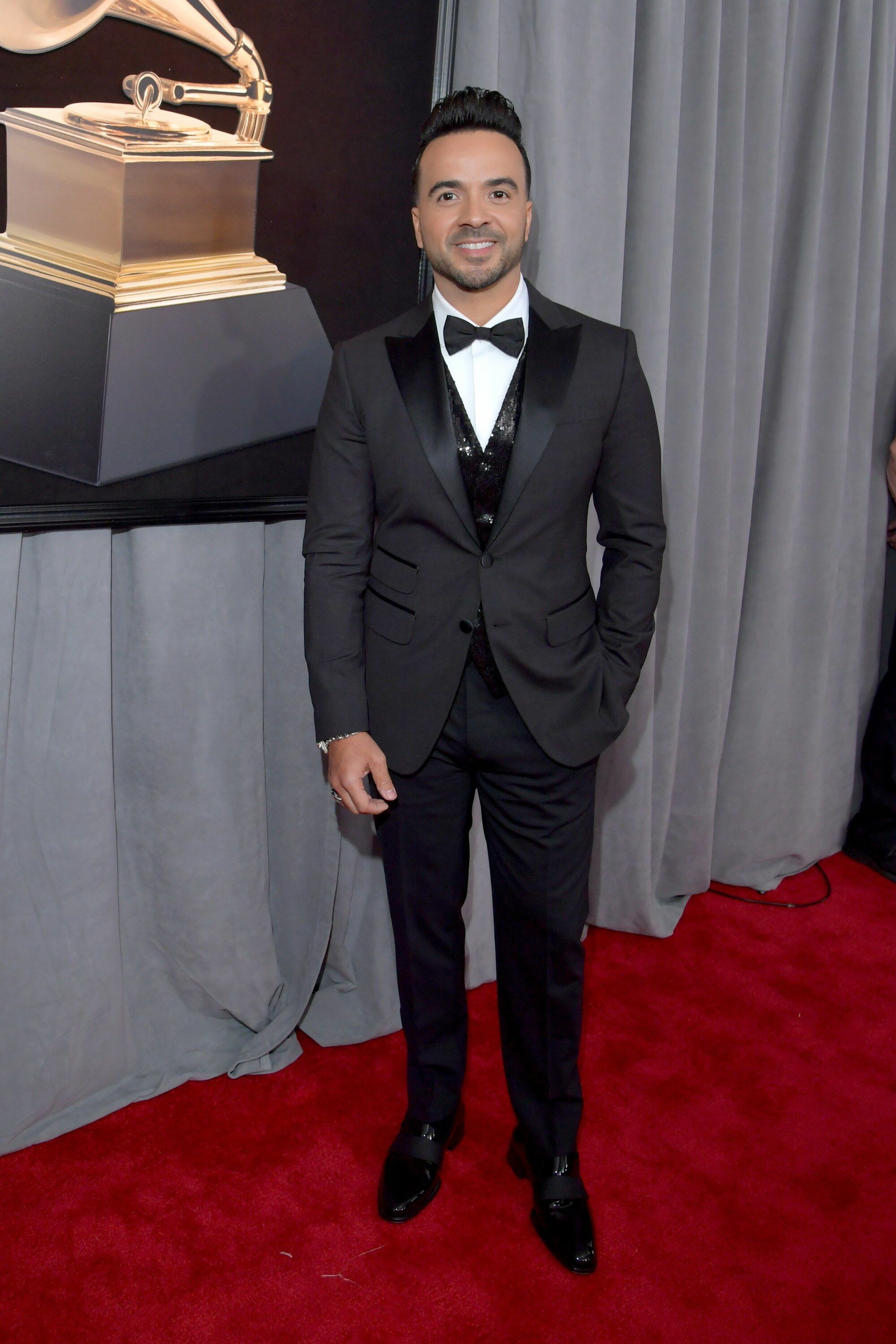 Grammy 2018, Luis Fonsi Wallpaper, 2000x3000 HD Phone