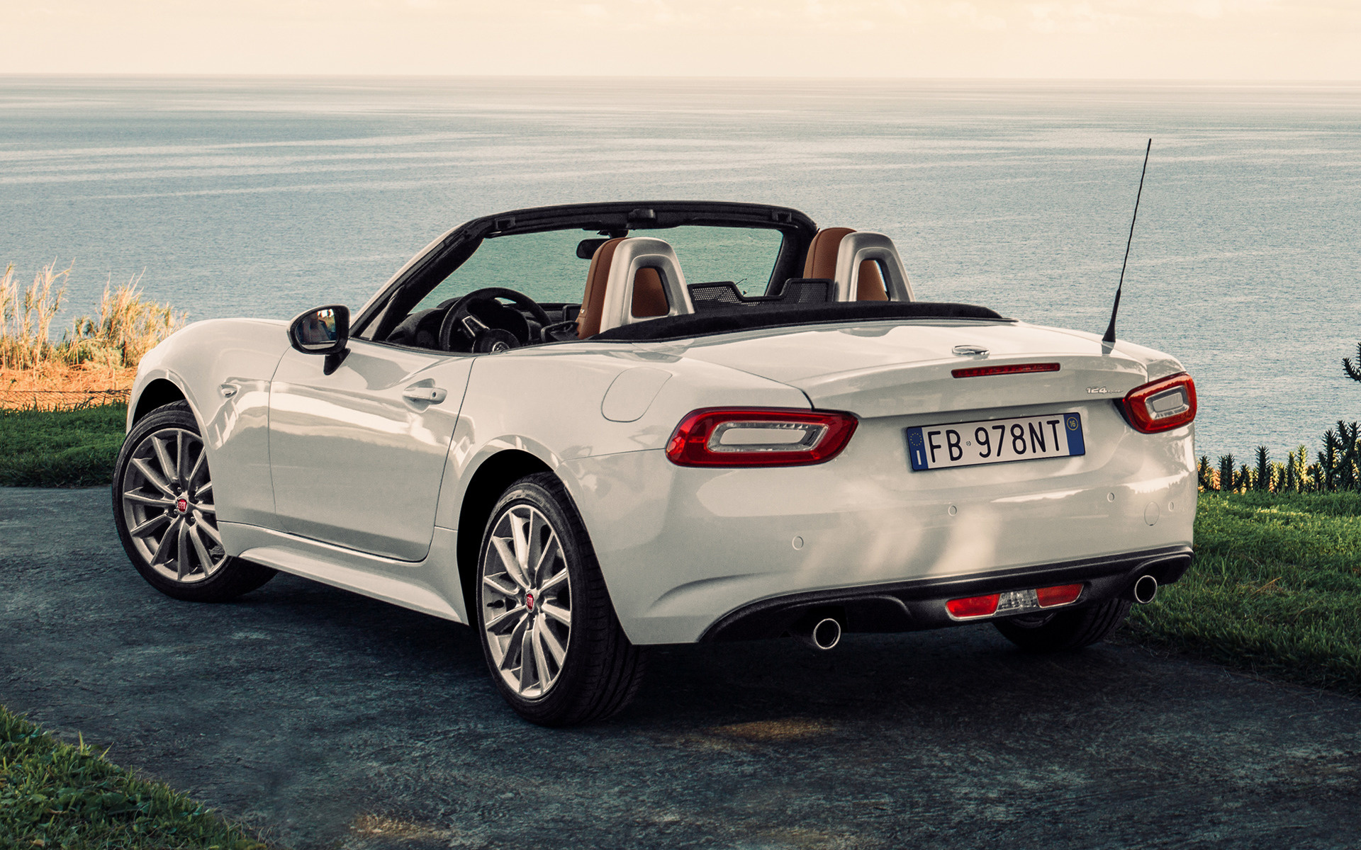 Fiat 124 Spider, Sporty convertible, Italian roadster, Impressive design, 1920x1200 HD Desktop