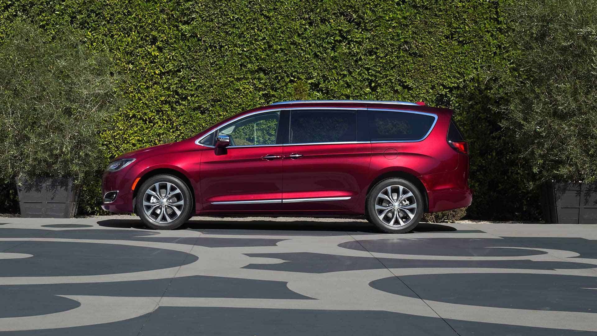 Chrysler Pacifica, Minivan, Family favorite, 2017, 1920x1080 Full HD Desktop