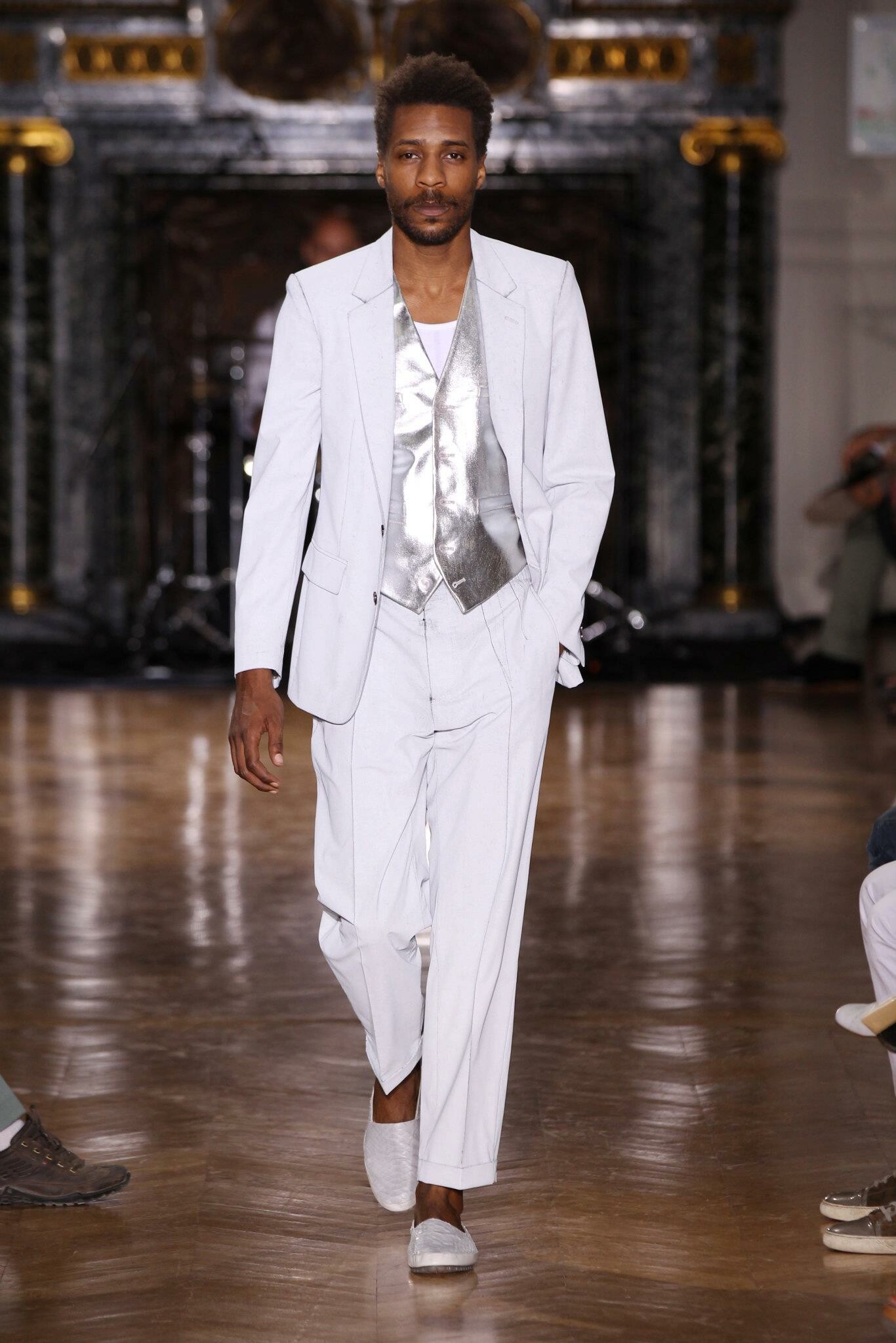 Maison Margiela, Spring/Summer 2013 menswear, Fashion week highlights, Innovative designs, 1370x2050 HD Phone