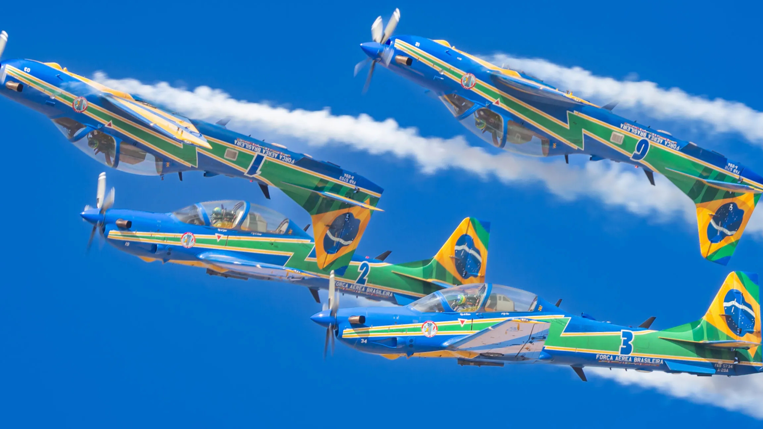 Fumaca squadron, Aerobatics Wallpaper, 2560x1440 HD Desktop