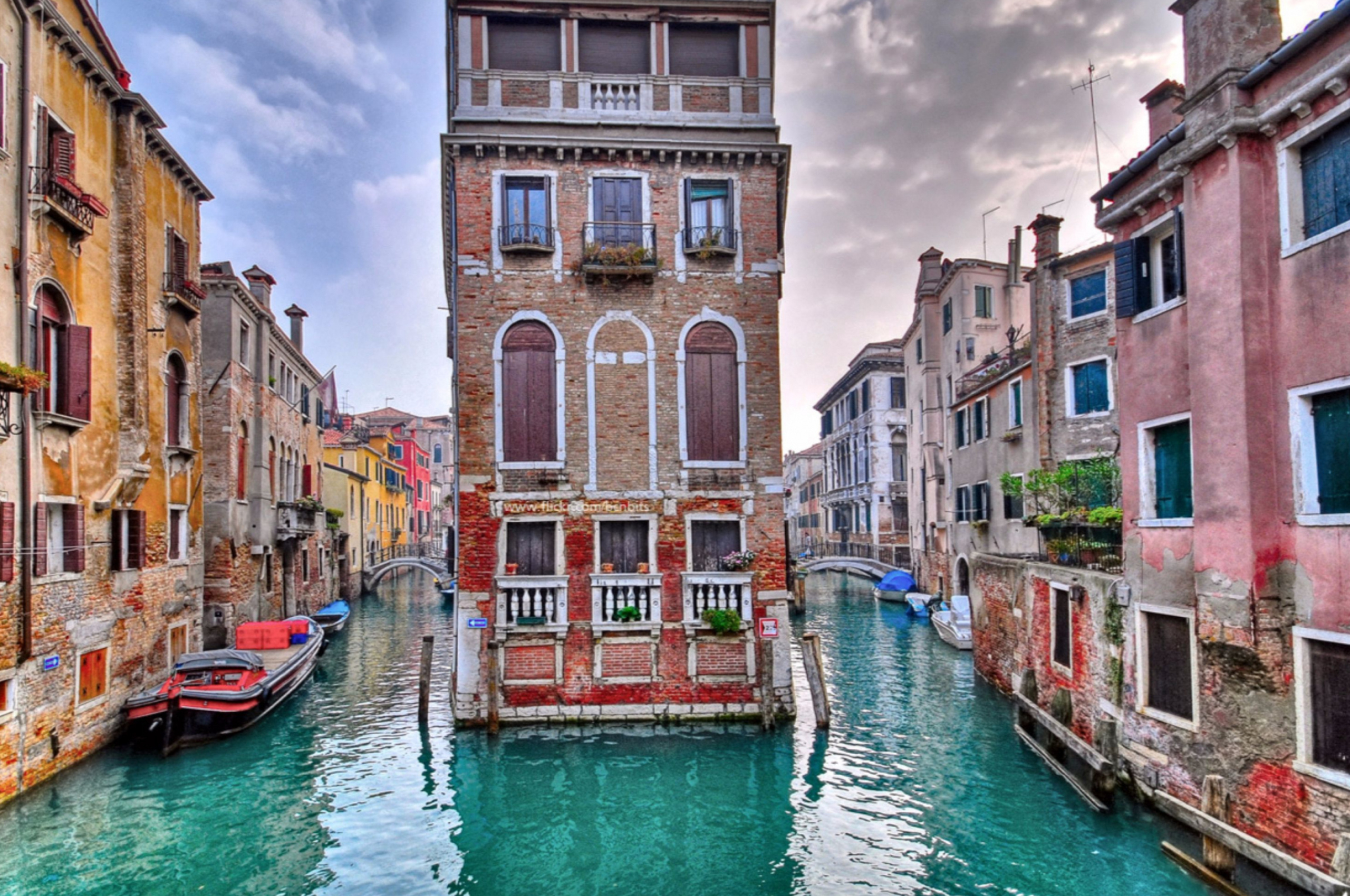 Cool Venice Italy, 4K wallpaper, Desktop and mobile, Free download, 2560x1700 HD Desktop