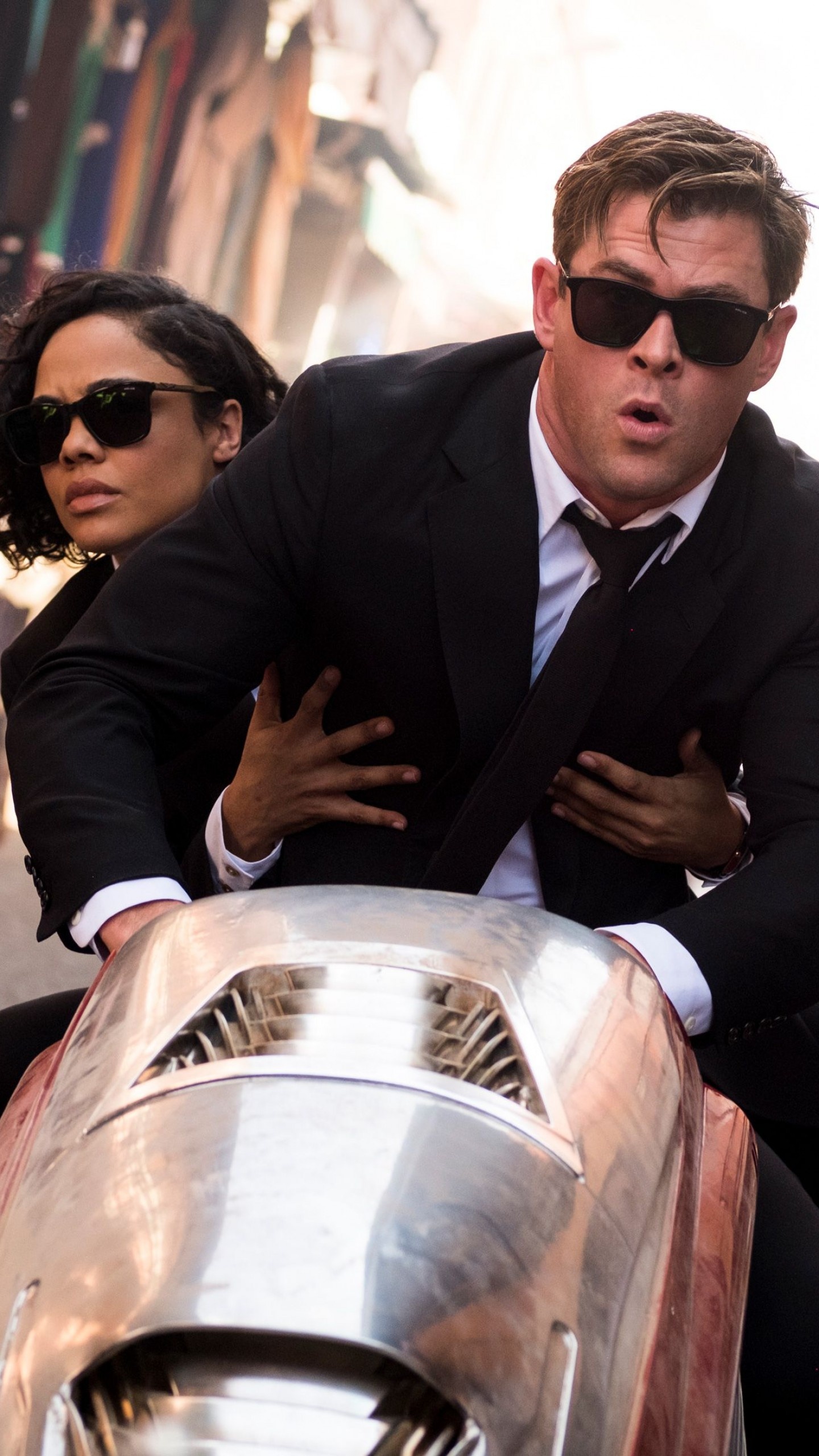 Chris Hemsworth, Tessa Thompson, 4K movies, Men in Black International, 1440x2560 HD Phone