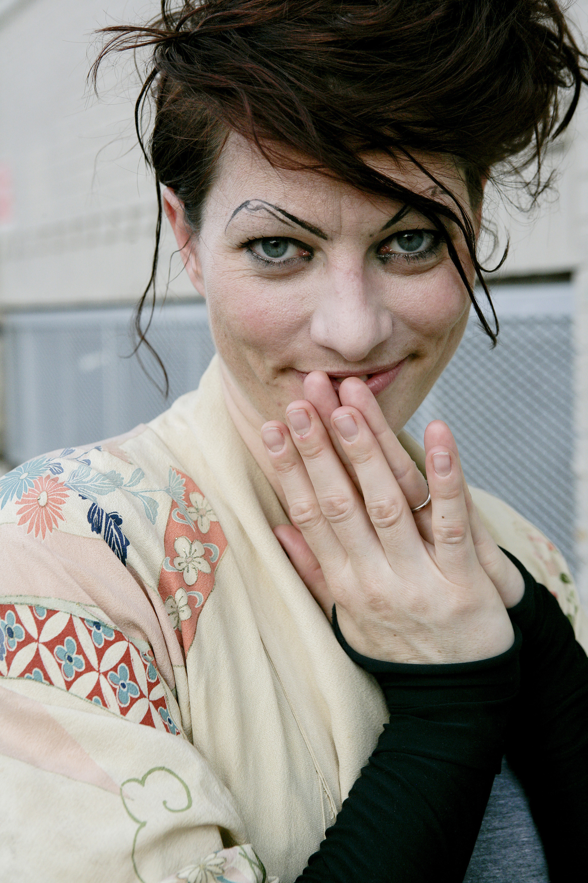 Amanda Palmer, Back on the cutting edge, 2000x3000 HD Phone