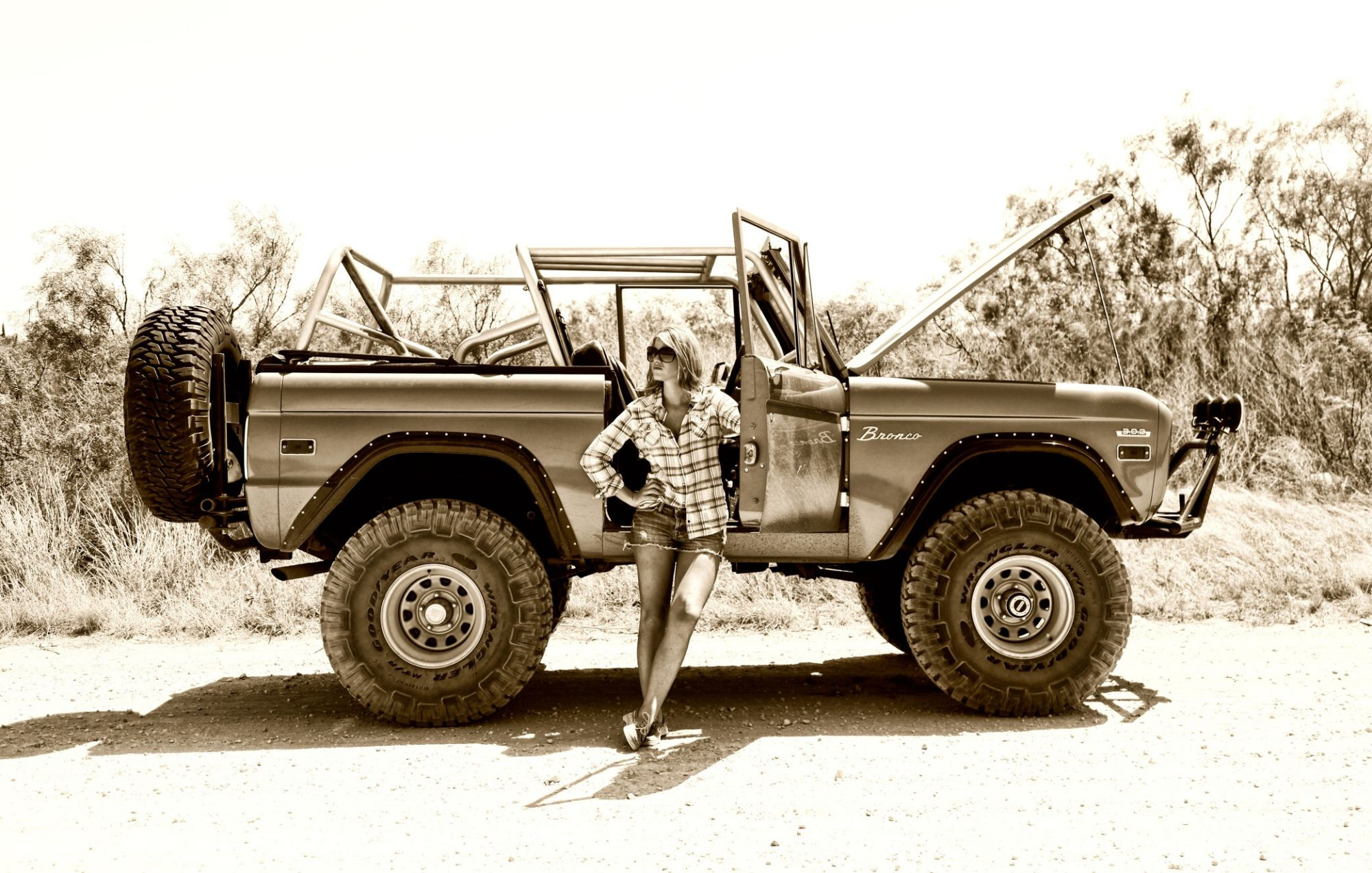 Sepia, Ford Bronco Wallpaper, 2000x1280 HD Desktop