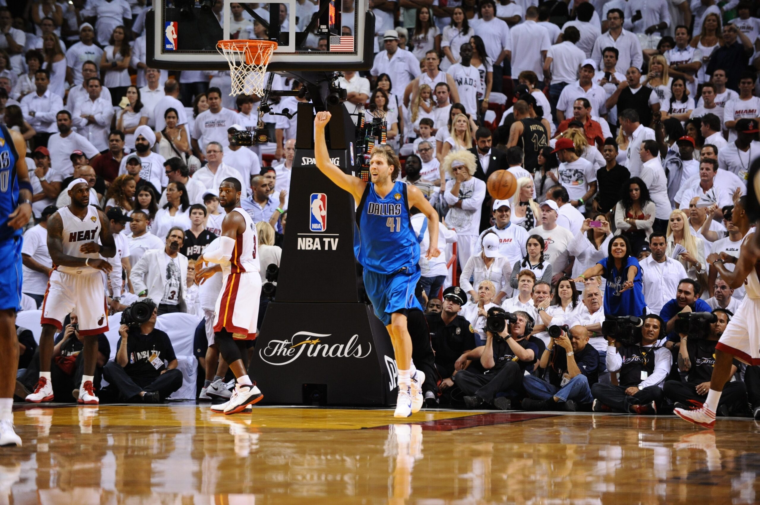 Dirk Nowitzki, NBA Wallpaper, 2560x1710 HD Desktop