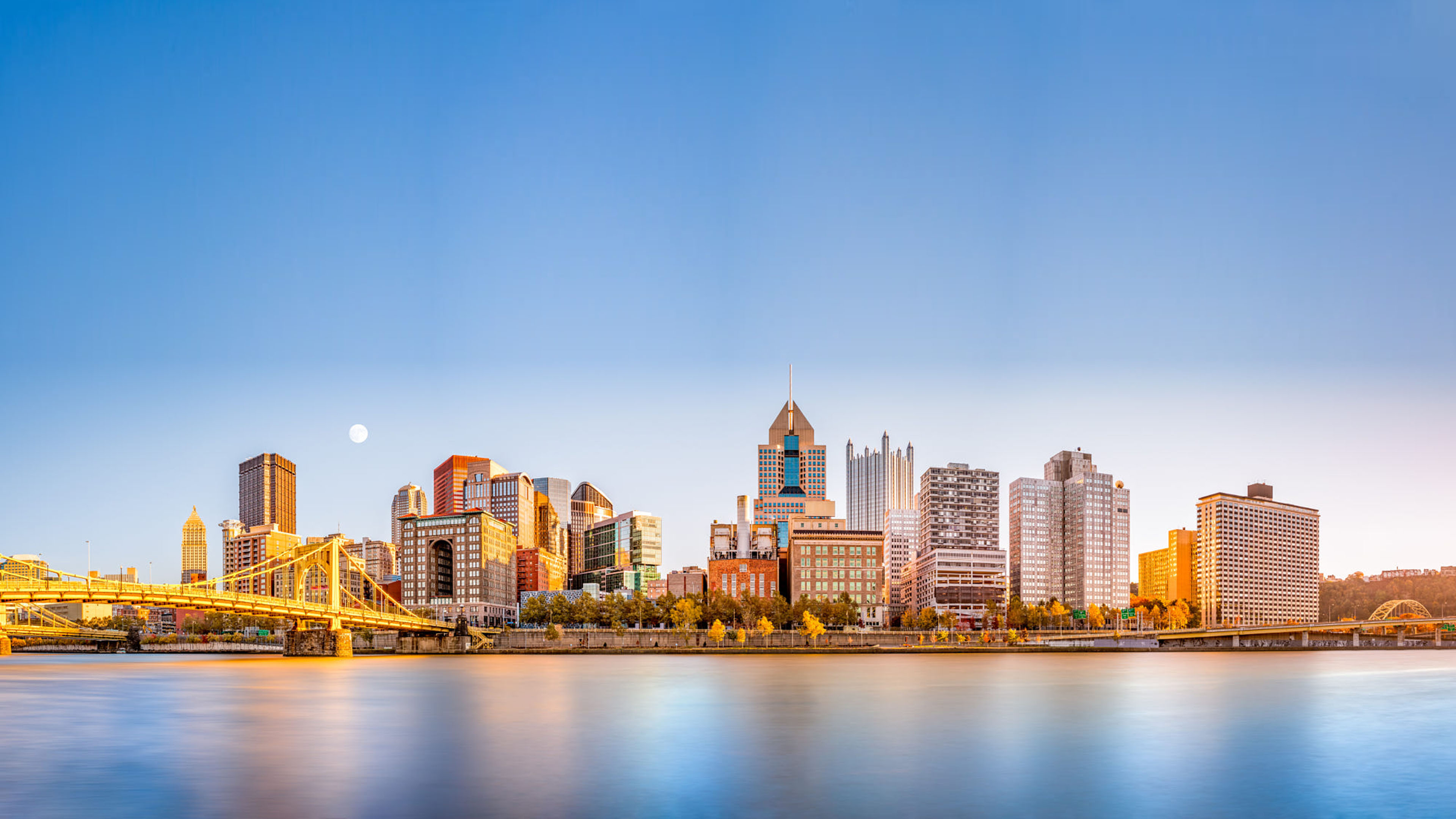 Pittsburgh skyline, Roberto Clemente Bridge, Riverfront charm, City's allure, 3840x2160 4K Desktop