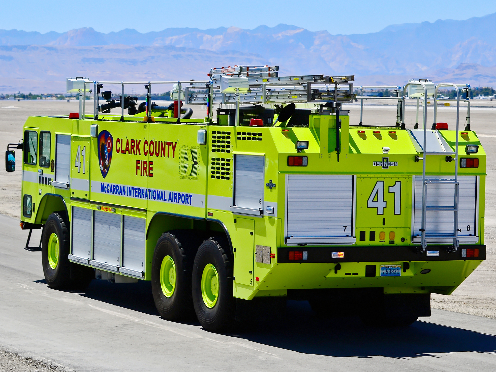 McCarran International Airport, Oshkosh Striker 3000 ARFF firetruck, Wallpaper, 2050x1540 HD Desktop