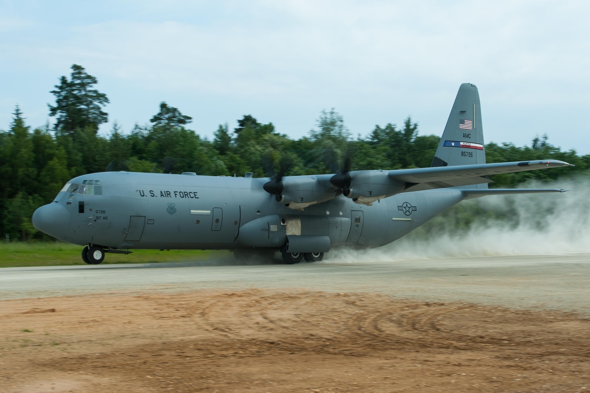 Lockheed C-130 Hercules, Aerial workhorse, Dependable transport, Skybound strength, 2000x1340 HD Desktop