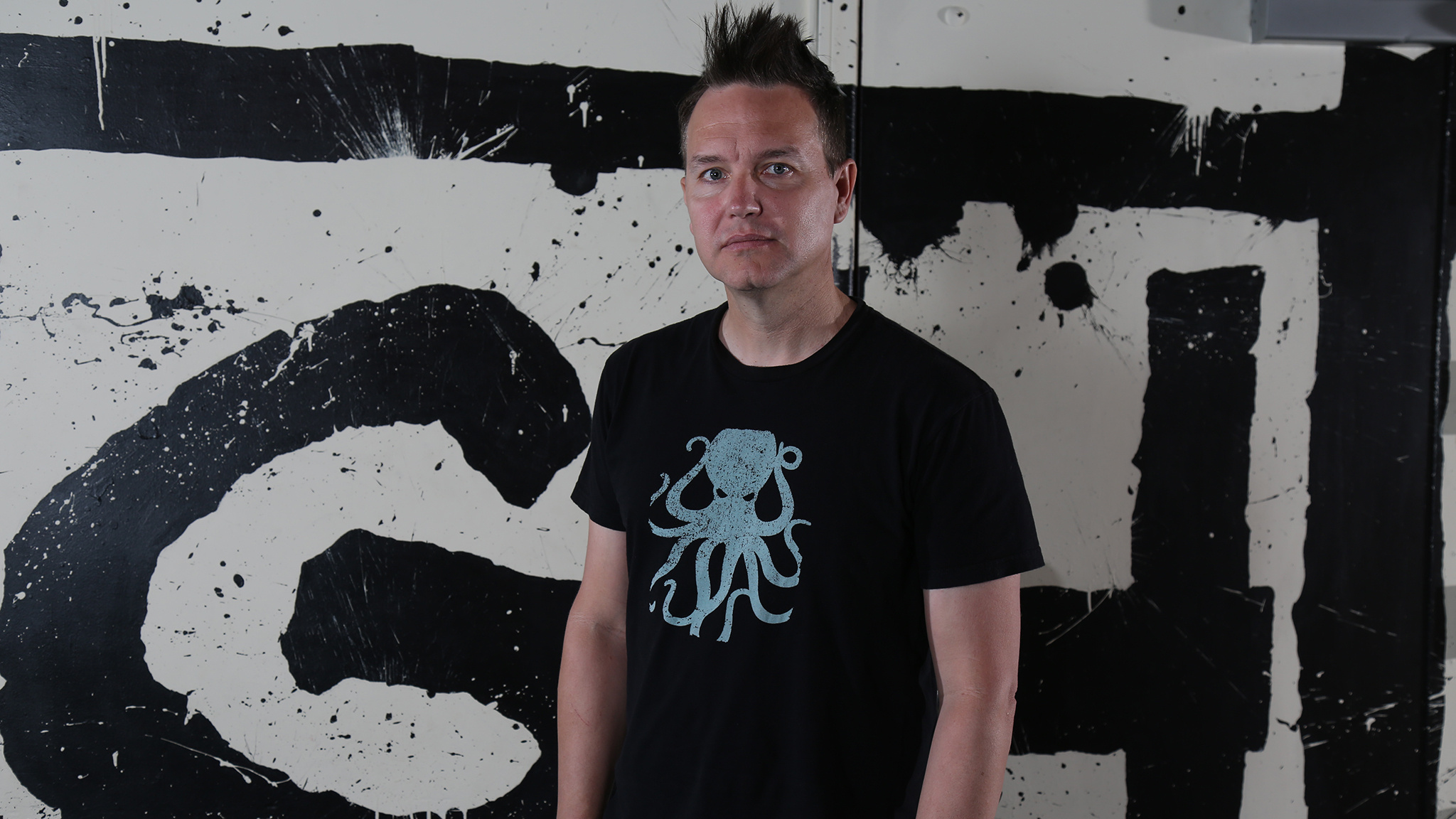 Mark Hoppus music, Blink-182 bassist, Pop punk icon, Cancer survivor, 2050x1160 HD Desktop