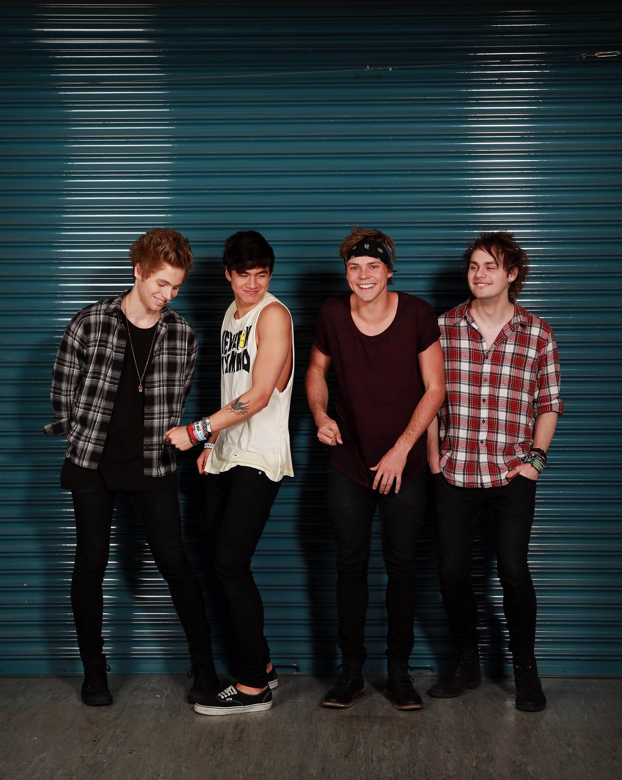 5 Seconds of Summer, Luke Hemmings, Michael Clifford, Calum Hood, Ashton Irwin, Social group, 2000x2510 HD Phone