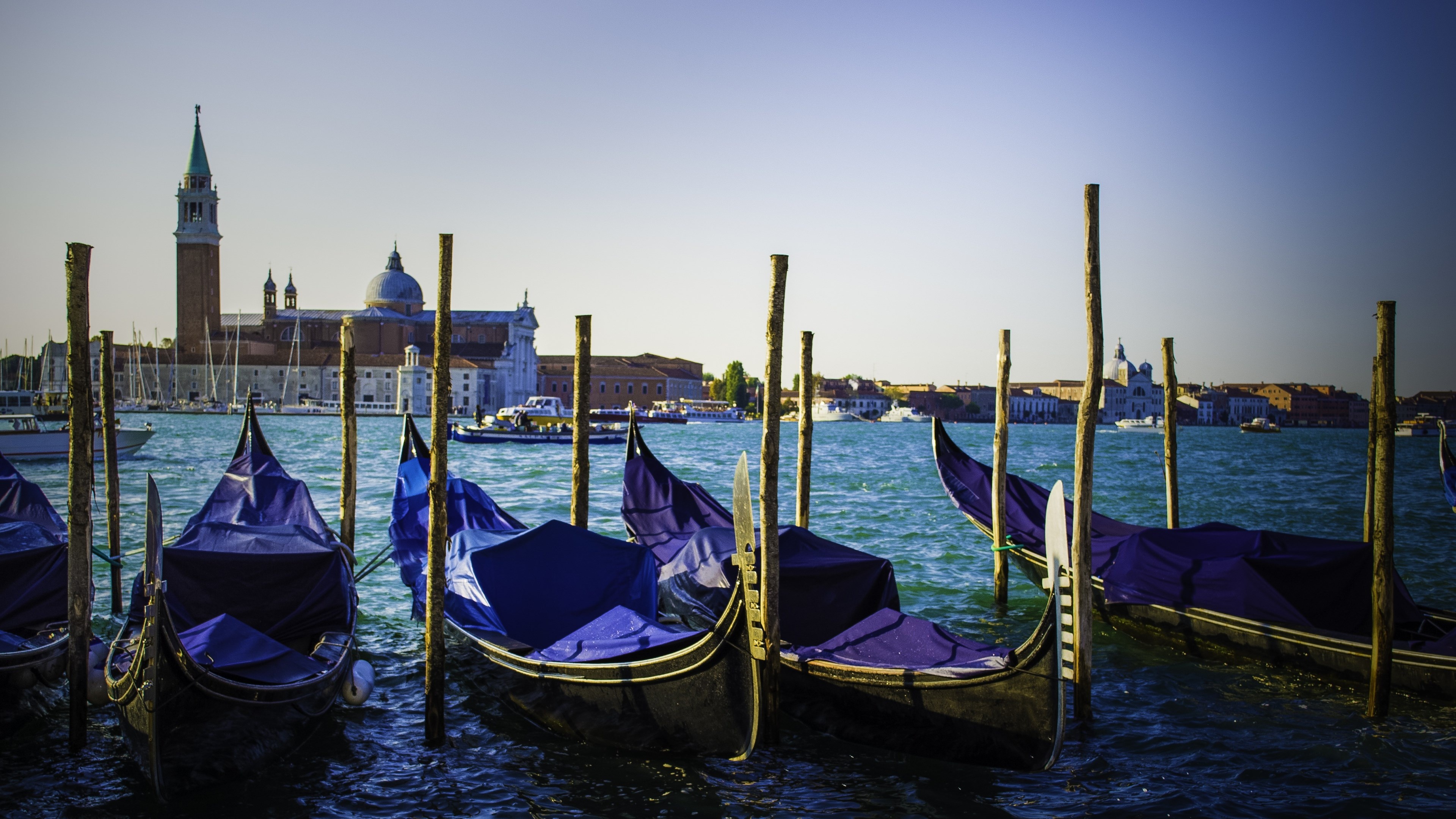 Gondola 4K ultra wallpaper, Beautiful scenery, Italy, Relaxing transport, 3840x2160 4K Desktop