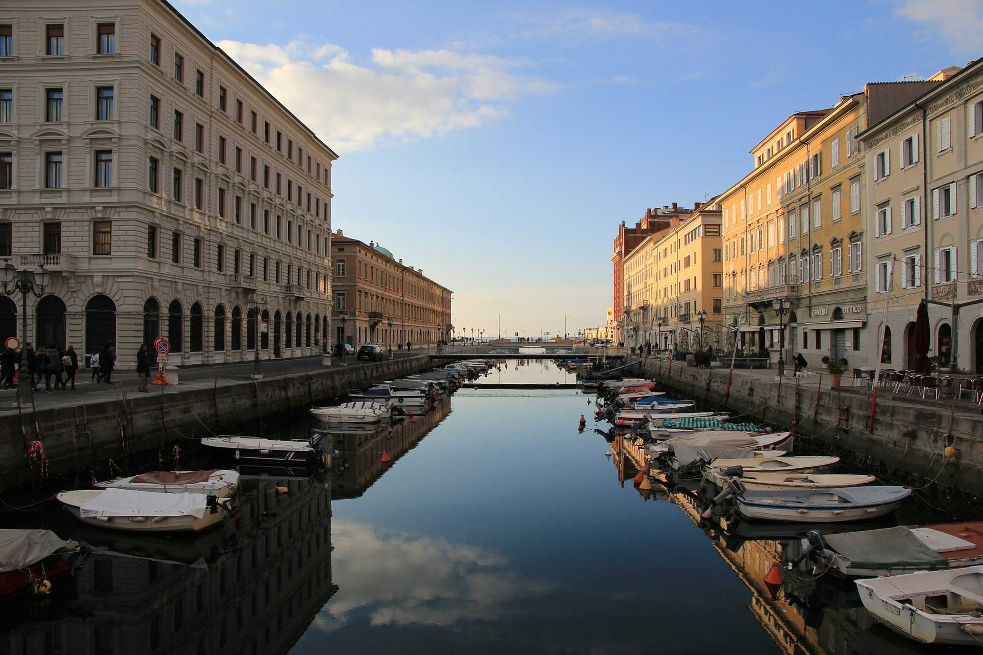 Trieste B&B, The Lion's Den, Italy accommodations, Coastal city stay, 1920x1280 HD Desktop