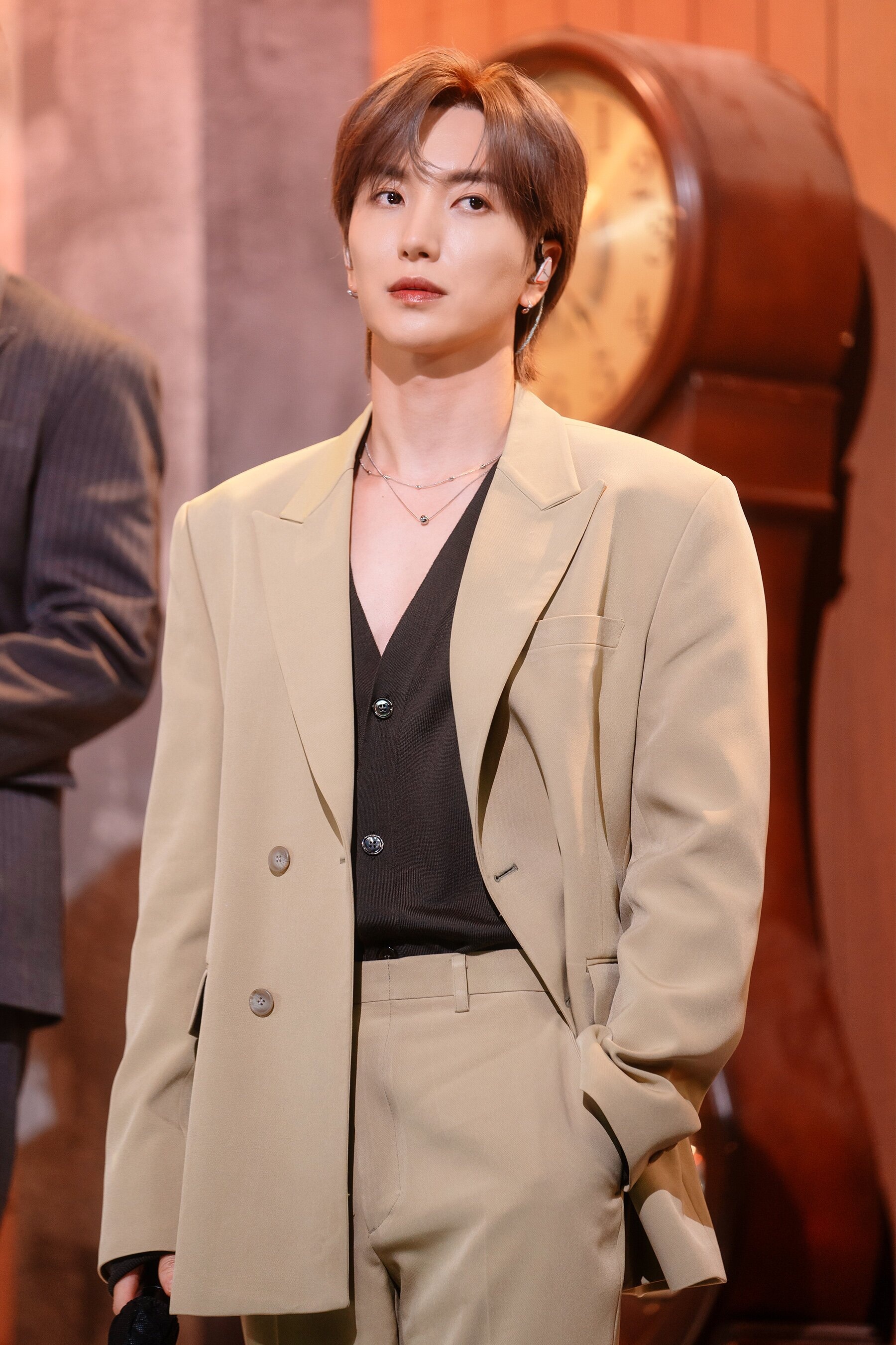 Leeteuk, Super Junior, SBS Inkigayo, Kpopping, 1800x2700 HD Phone