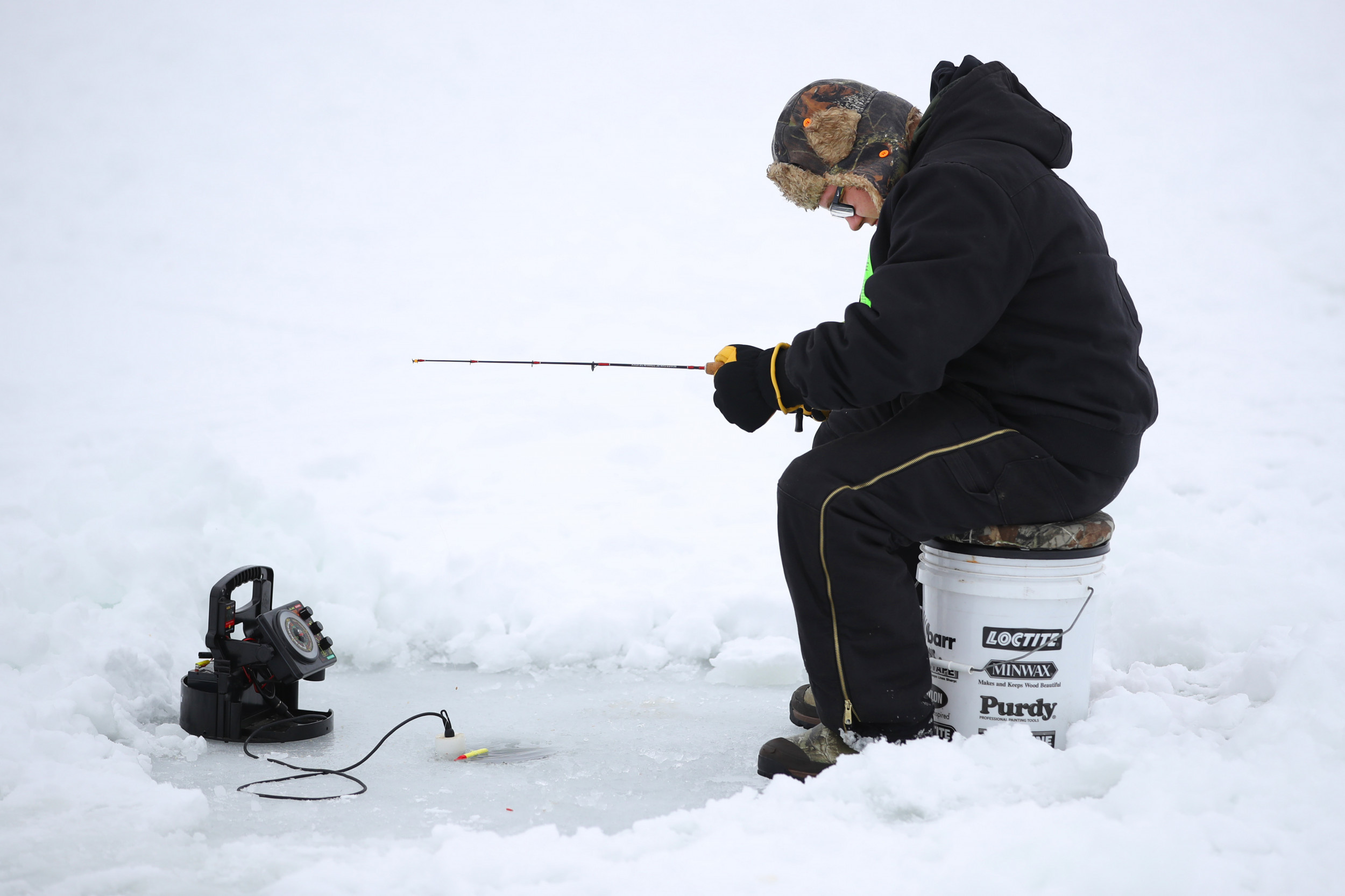 Ice Fishing, Ohio Mayor, Prostitution comments, Sports, 2500x1670 HD Desktop