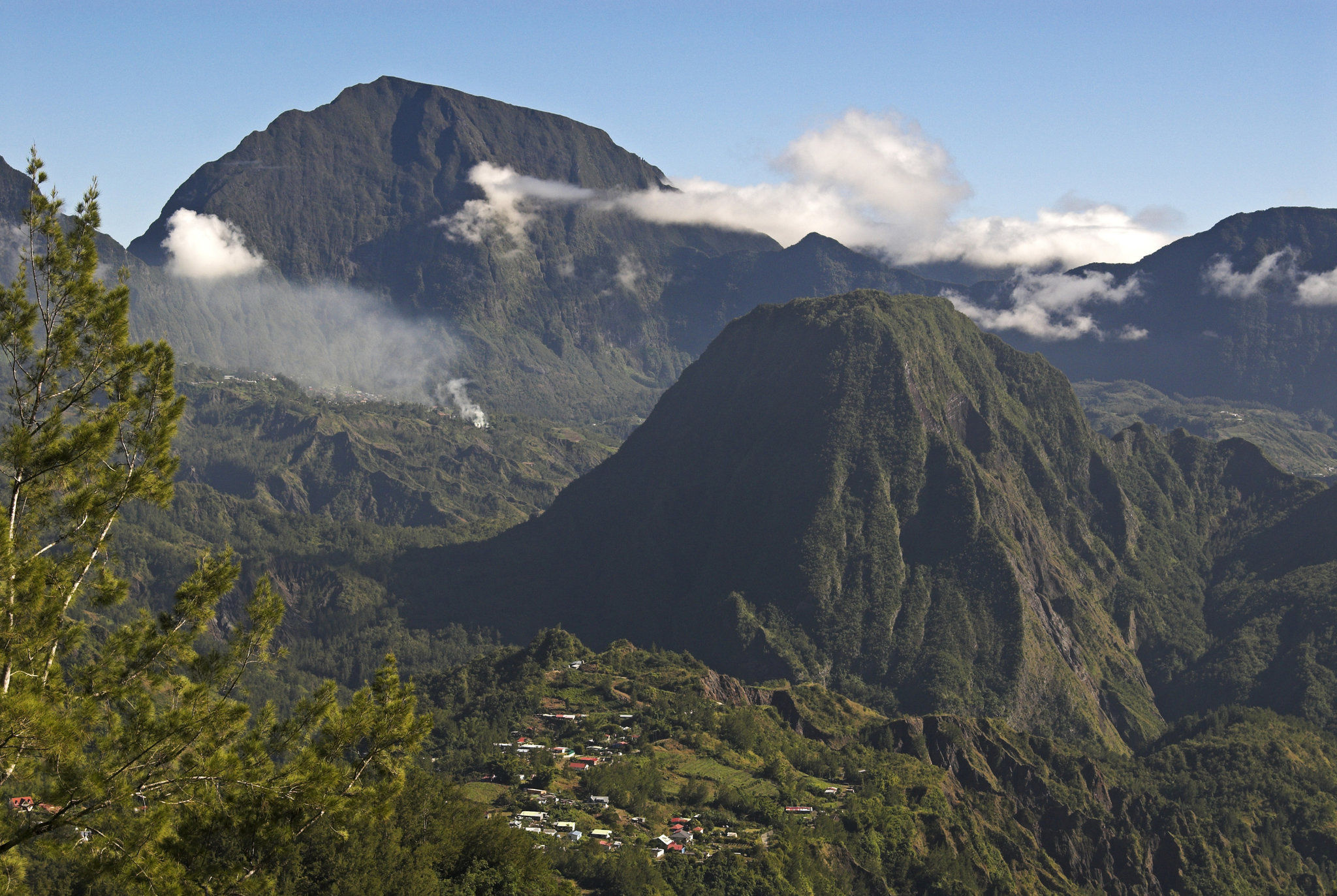 Reunion Island, Malaysian plane, New York Times, Island's moment, 2050x1380 HD Desktop