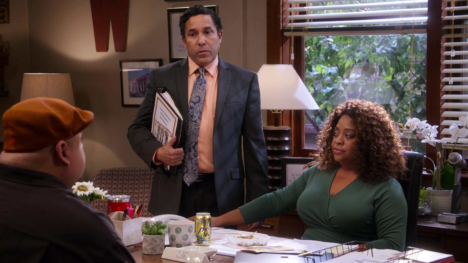 Sherri Shepherd, Lacroix sparkling water, Mr. Iglesias, TV cameo, 1920x1080 Full HD Desktop