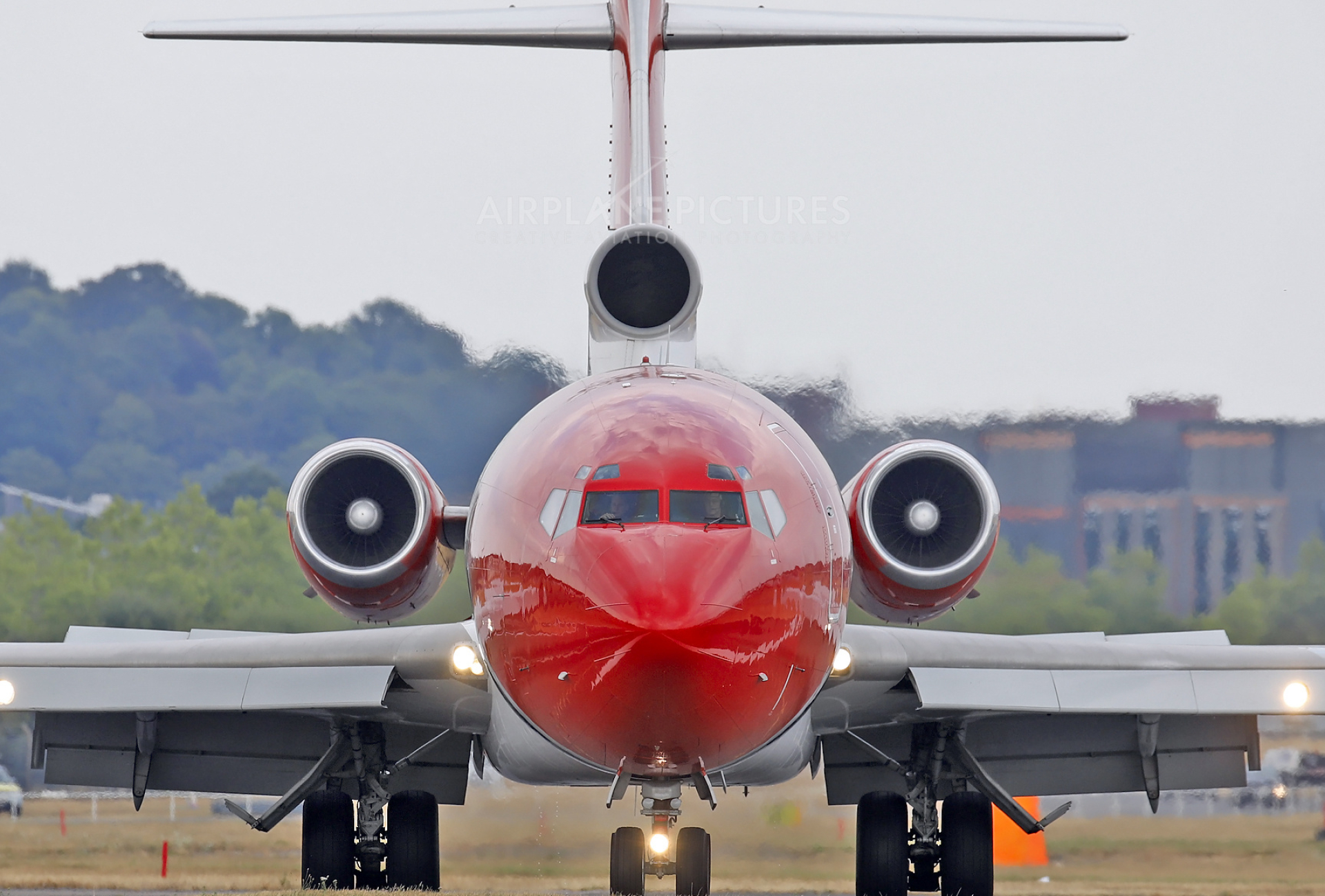 Boeing 727 Travel, Aircraft malfunction, Farnborough photo, Roland aigner, 1920x1300 HD Desktop