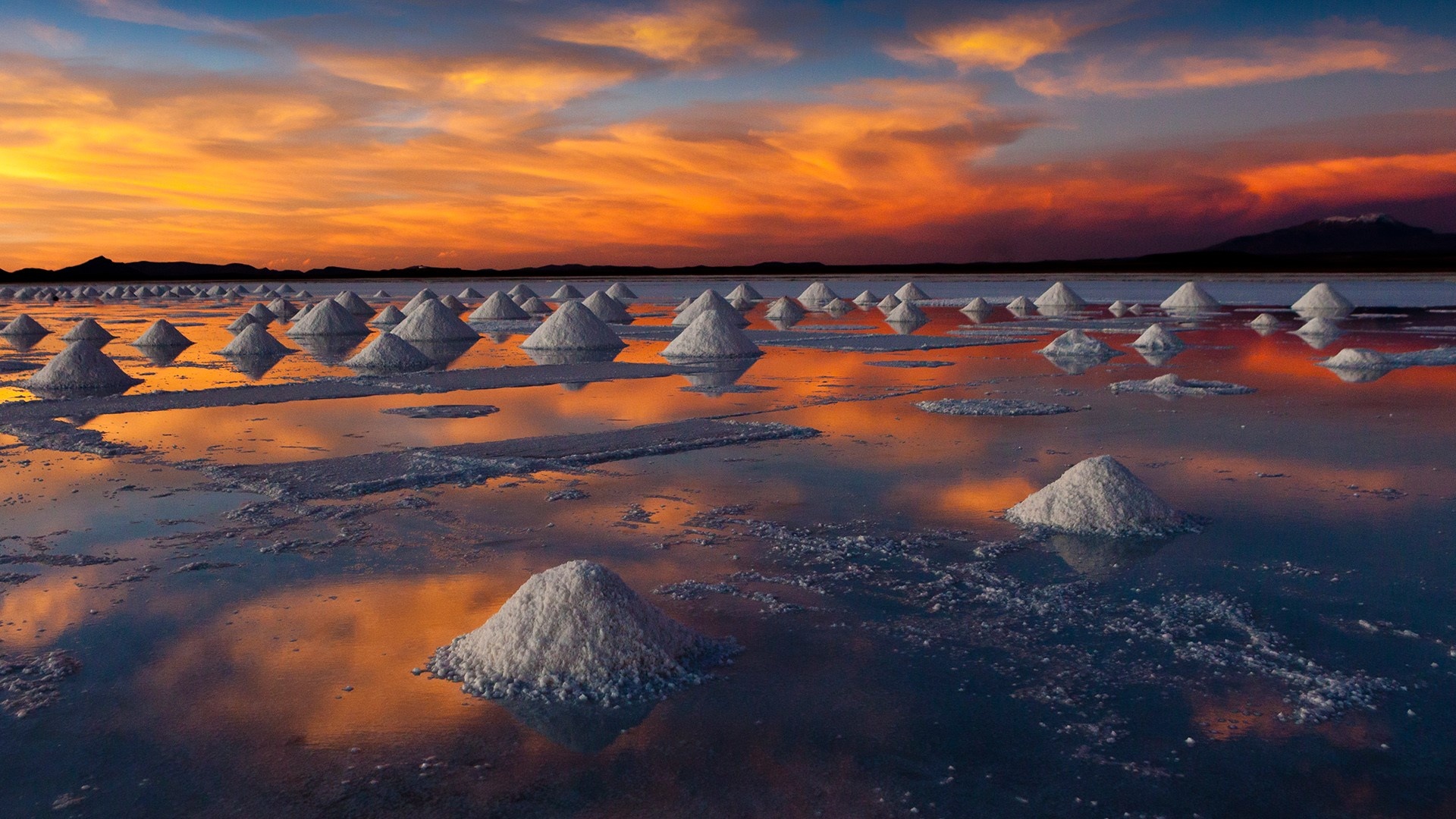 Sunset at Salar De Uyuni, Bolivia, Travels, Windows 10 Spotlight, 1920x1080 Full HD Desktop