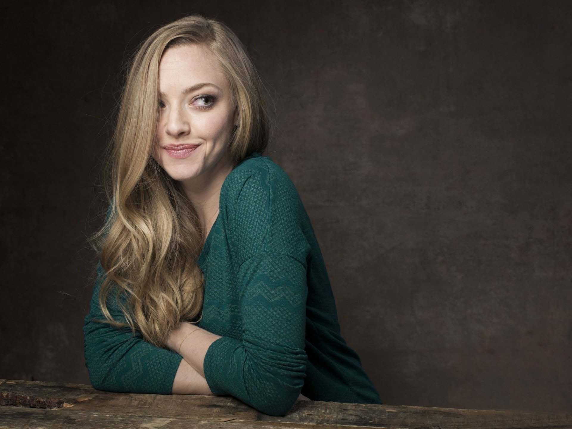 Amanda Seyfried movies, Beautiful wallpaper, Hollywood star, Celebrity photoshoot, 1920x1440 HD Desktop