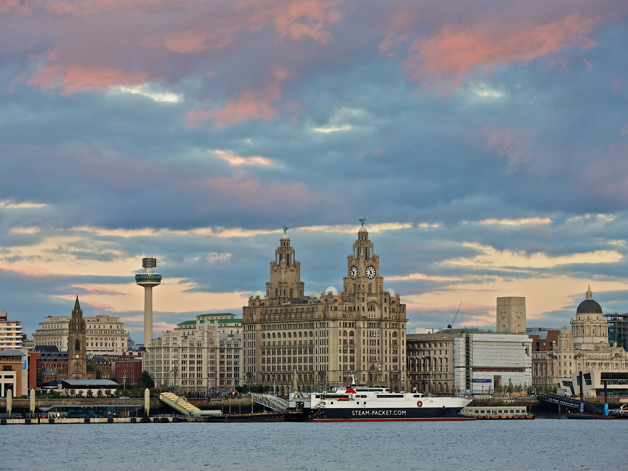 Liverpool Skyline, Sidewalk fast lane, Liverpool's hustle, Cond Nast Traveler, 2050x1540 HD Desktop