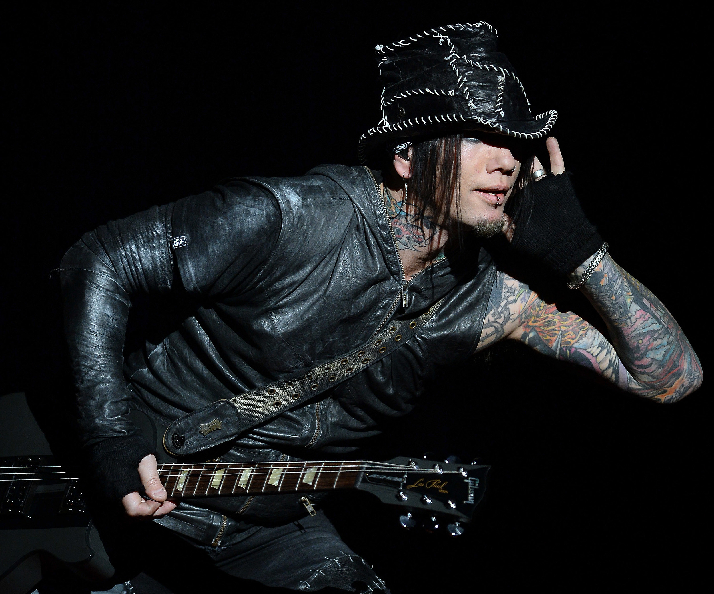 DJ Ashba, Reality TV appearance, Aquarium tank project, Tanked Show, 2500x2080 HD Desktop