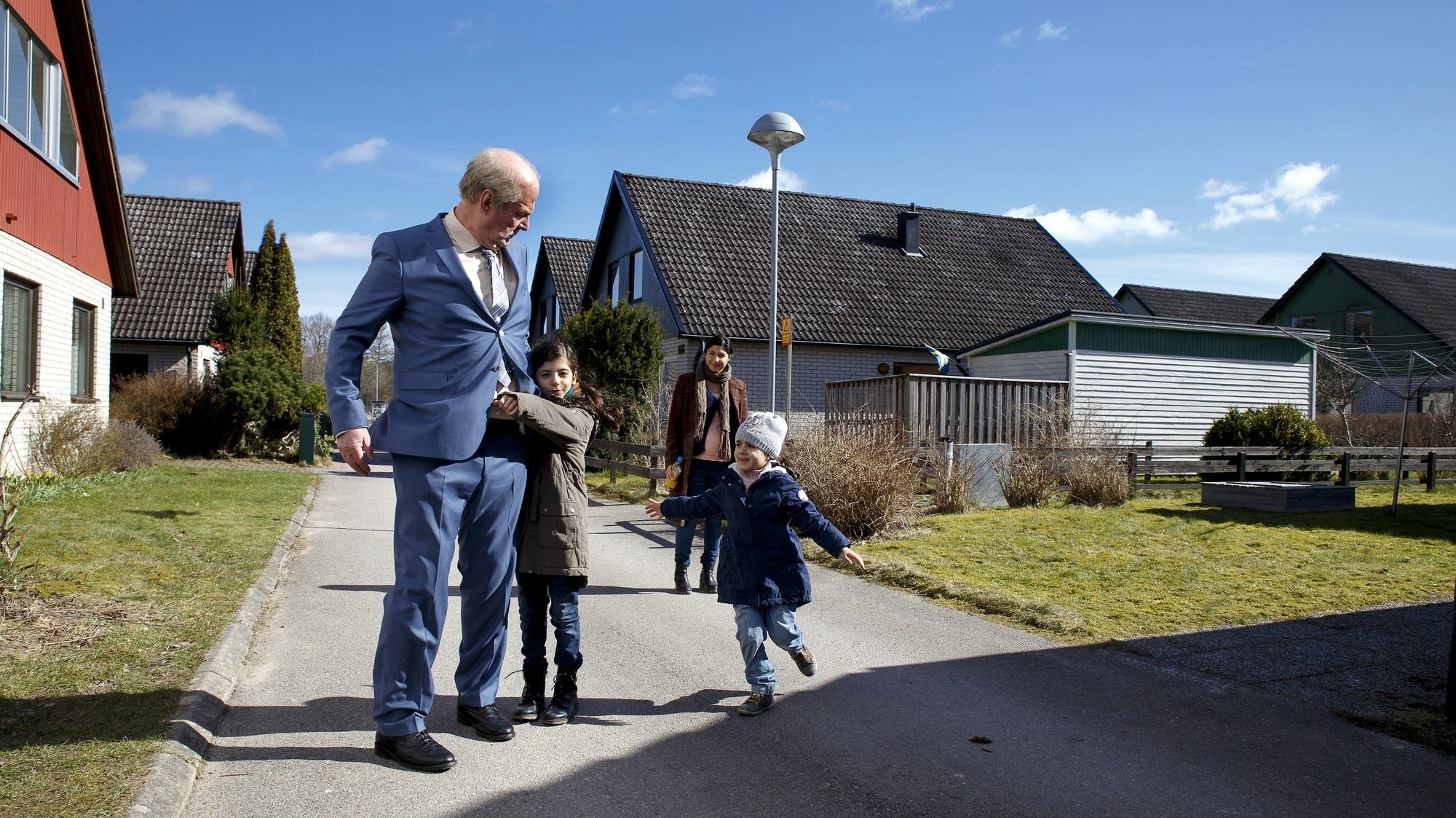 A Man Called Ove, Grumpy old man, Unexpected relationships, Heartwarming story, 2000x1130 HD Desktop