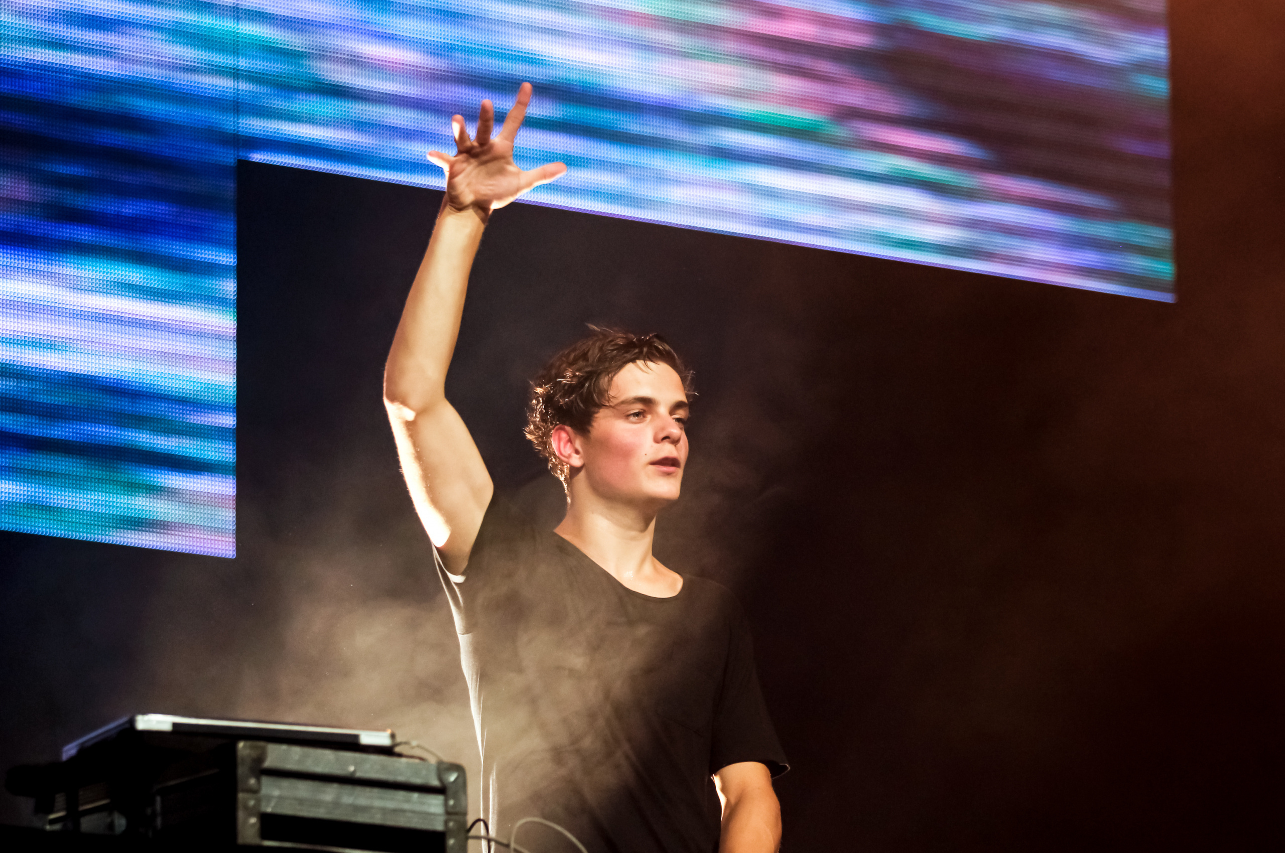 Martin Garrix, Free download, Wallpaper images, Mobile and tablet, 2560x1700 HD Desktop