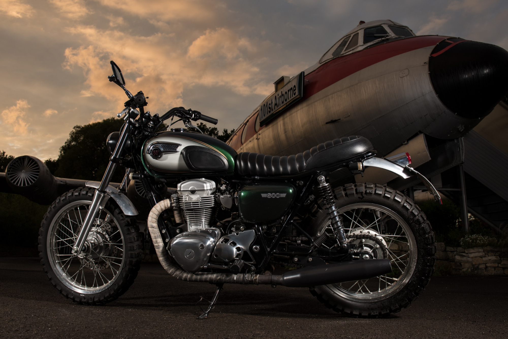 Kawasaki W800, Retro scrambler, Motorcycles, 2000x1340 HD Desktop