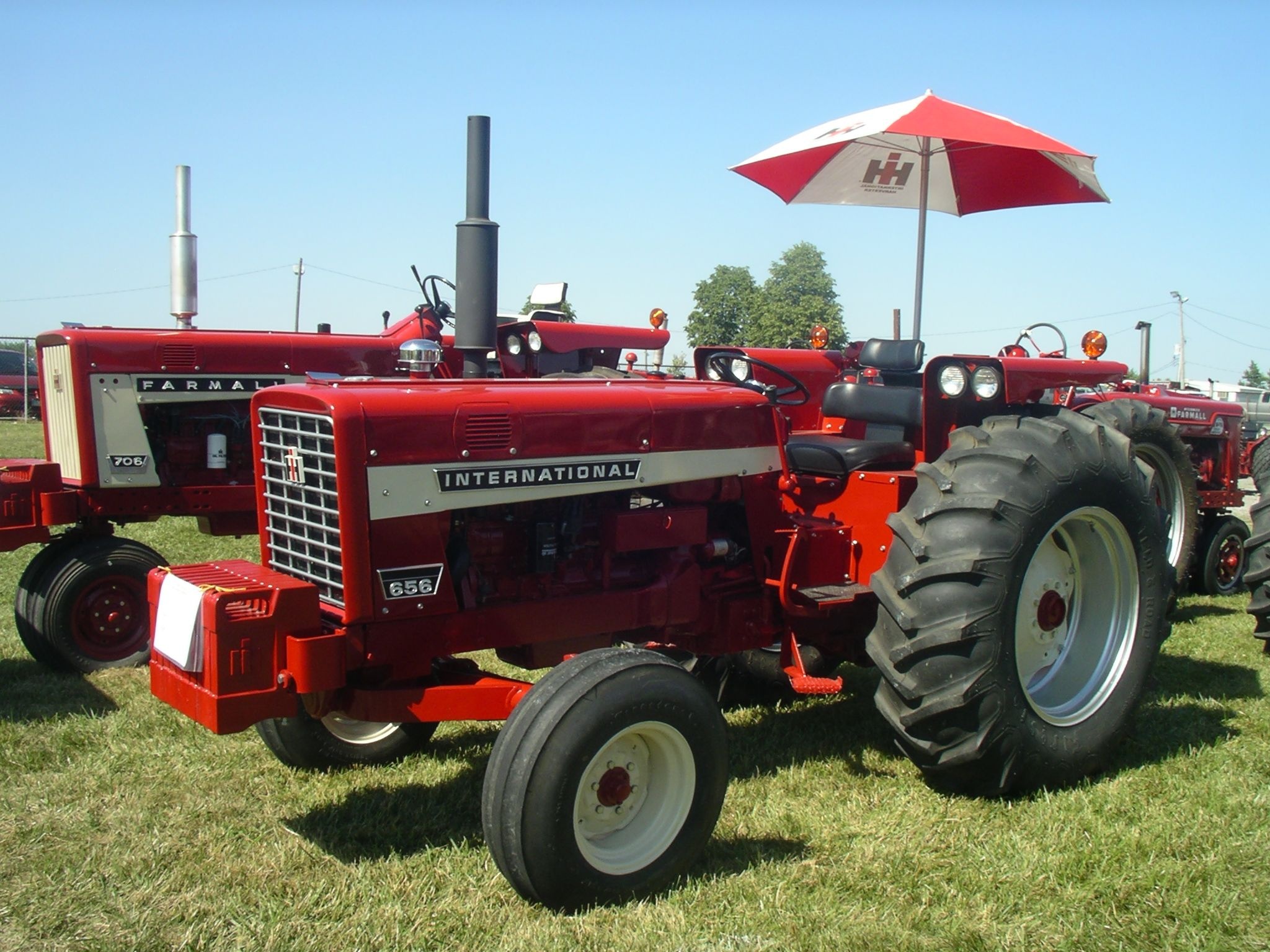 656 Model, International Harvester Wallpaper, 2050x1540 HD Desktop