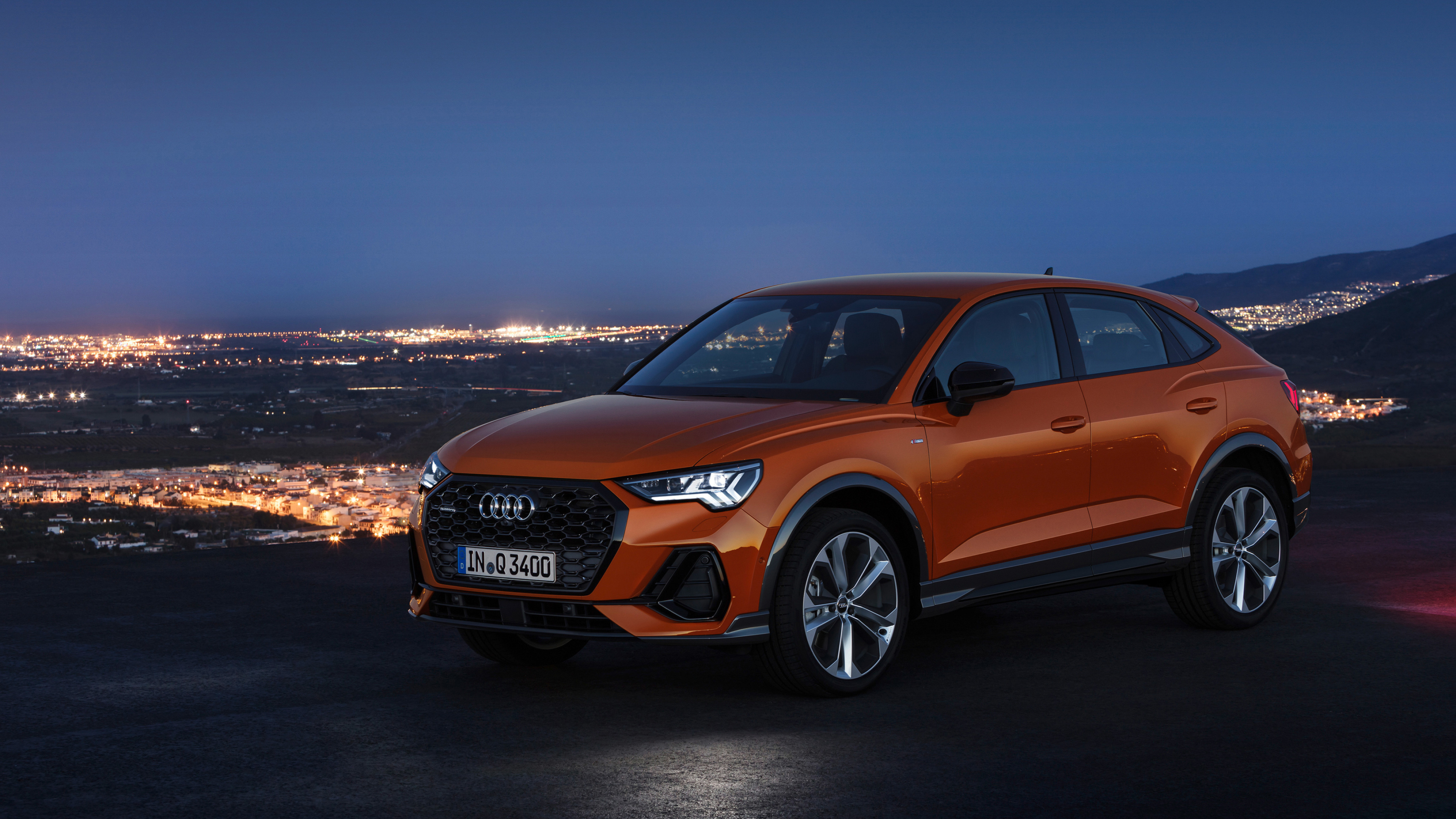 Audi Q3, Sporty elegance, Quattro all-wheel drive, Cutting-edge technology, 3840x2160 4K Desktop