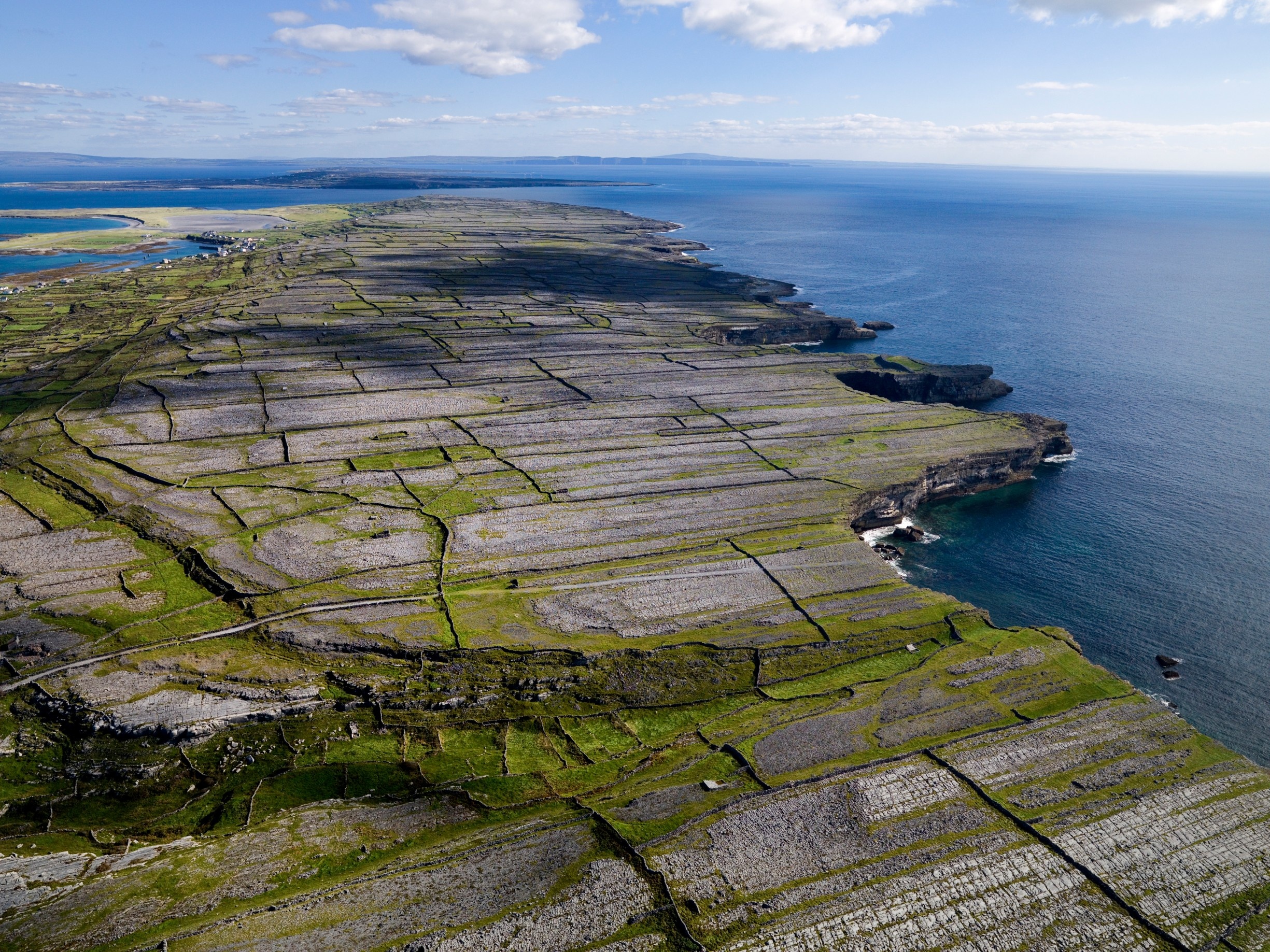 Unique look, Irelands culture, Heritage experience, Local guide, 2450x1840 HD Desktop