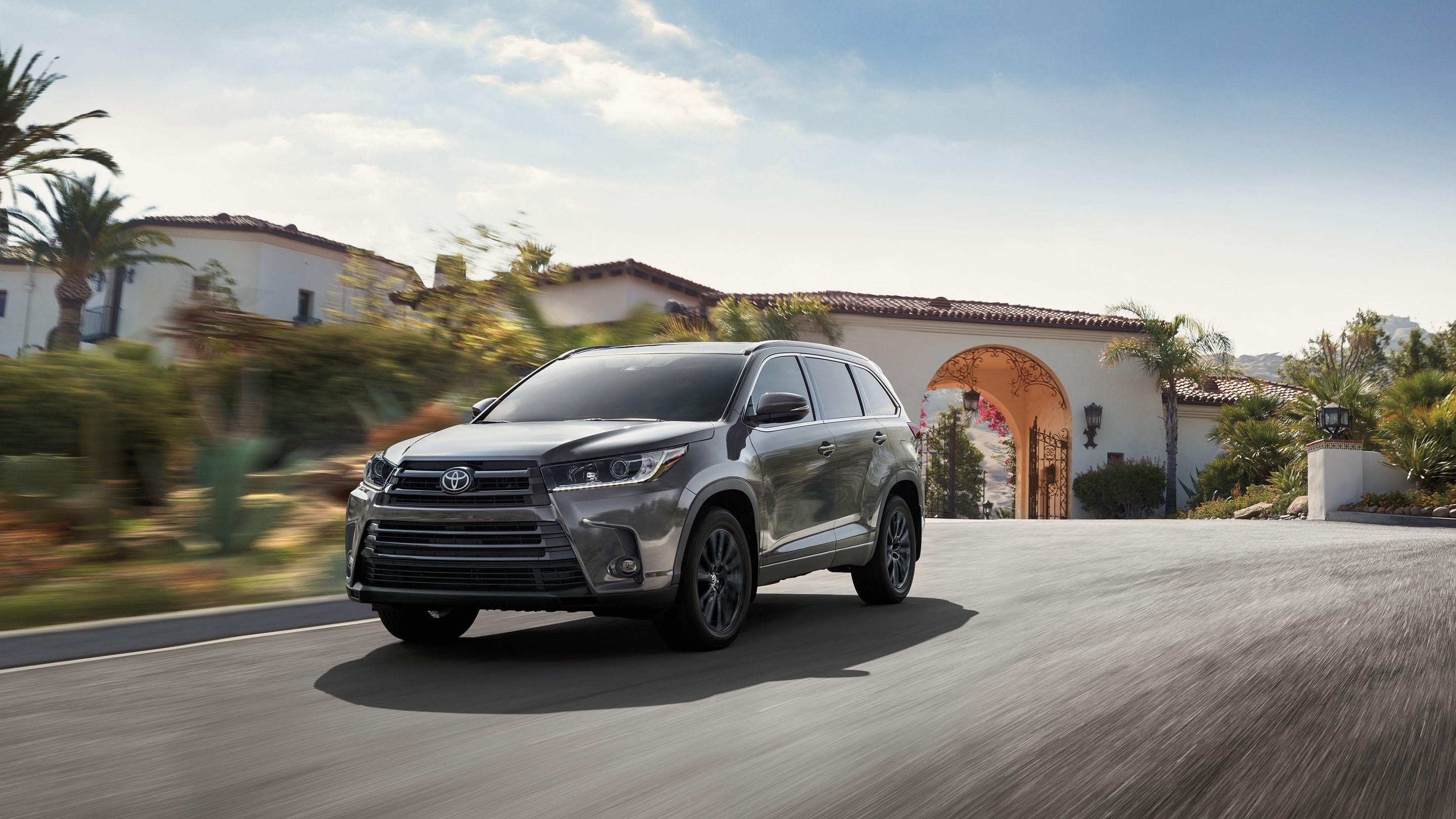 Toyota Highlander, Versatile family vehicle, Premium features, Smooth handling, 2880x1620 HD Desktop