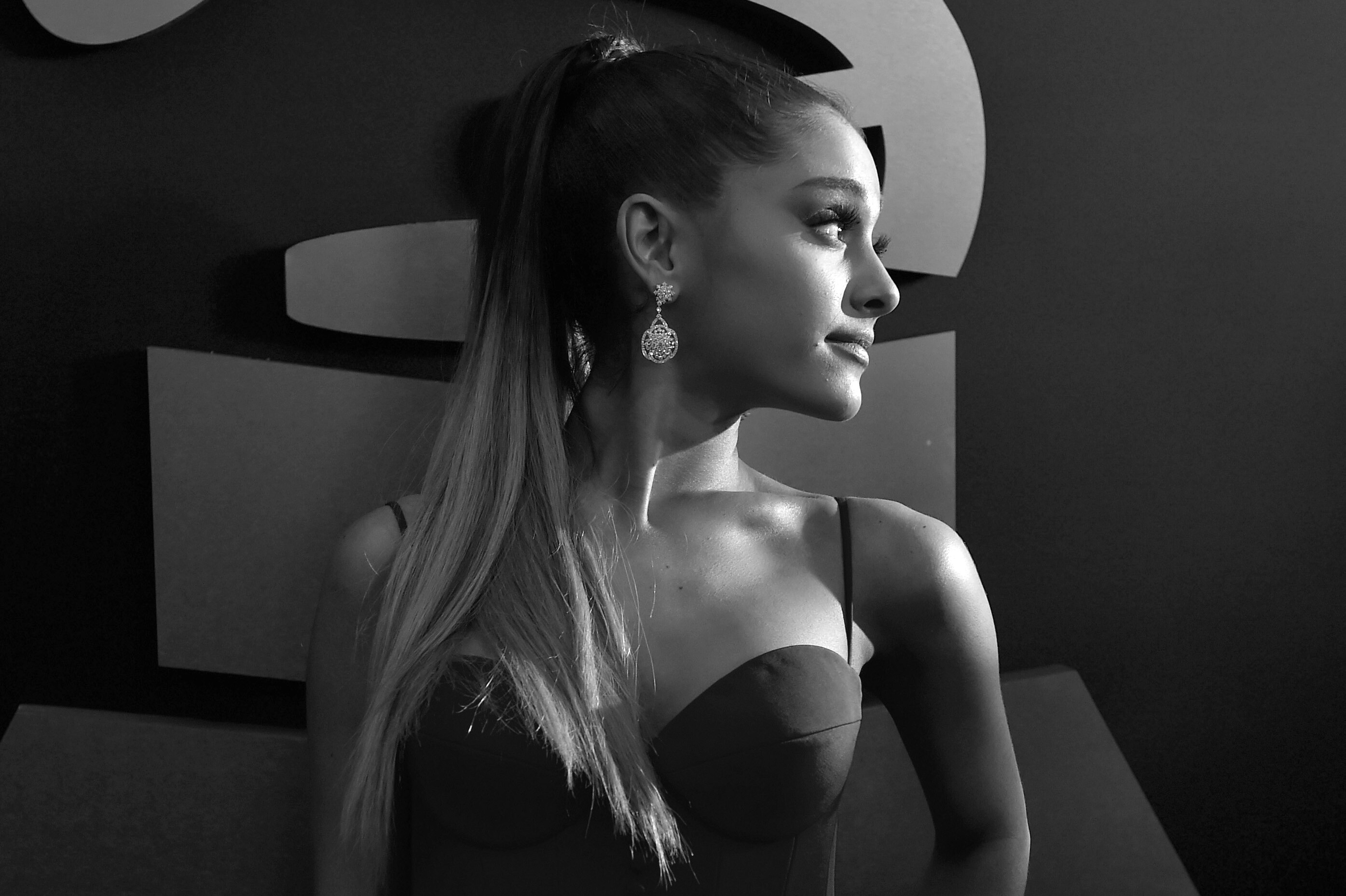 Ariana Grande, Monochrome wallpaper, Background image, Black and white, 2790x1860 HD Desktop