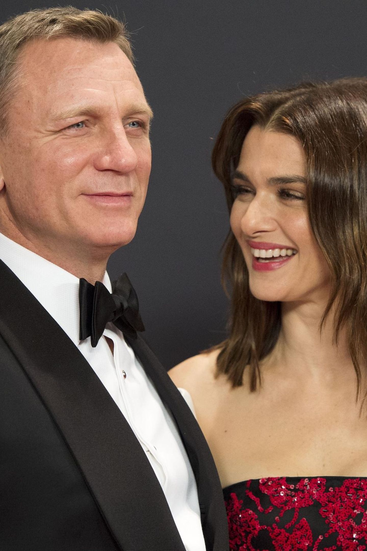 Daniel Craig, Rachel Weisz, Baby joy, New addition to the family, 1440x2160 HD Phone