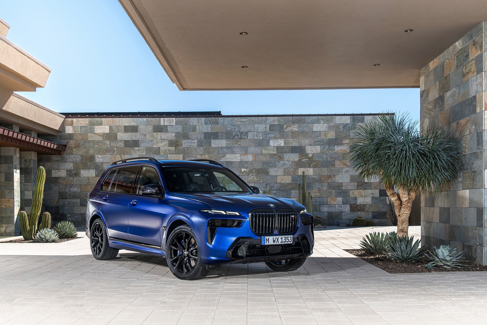 BMW X7, M60i xDrive, Futuristic design, Power-packed performance, 1920x1280 HD Desktop