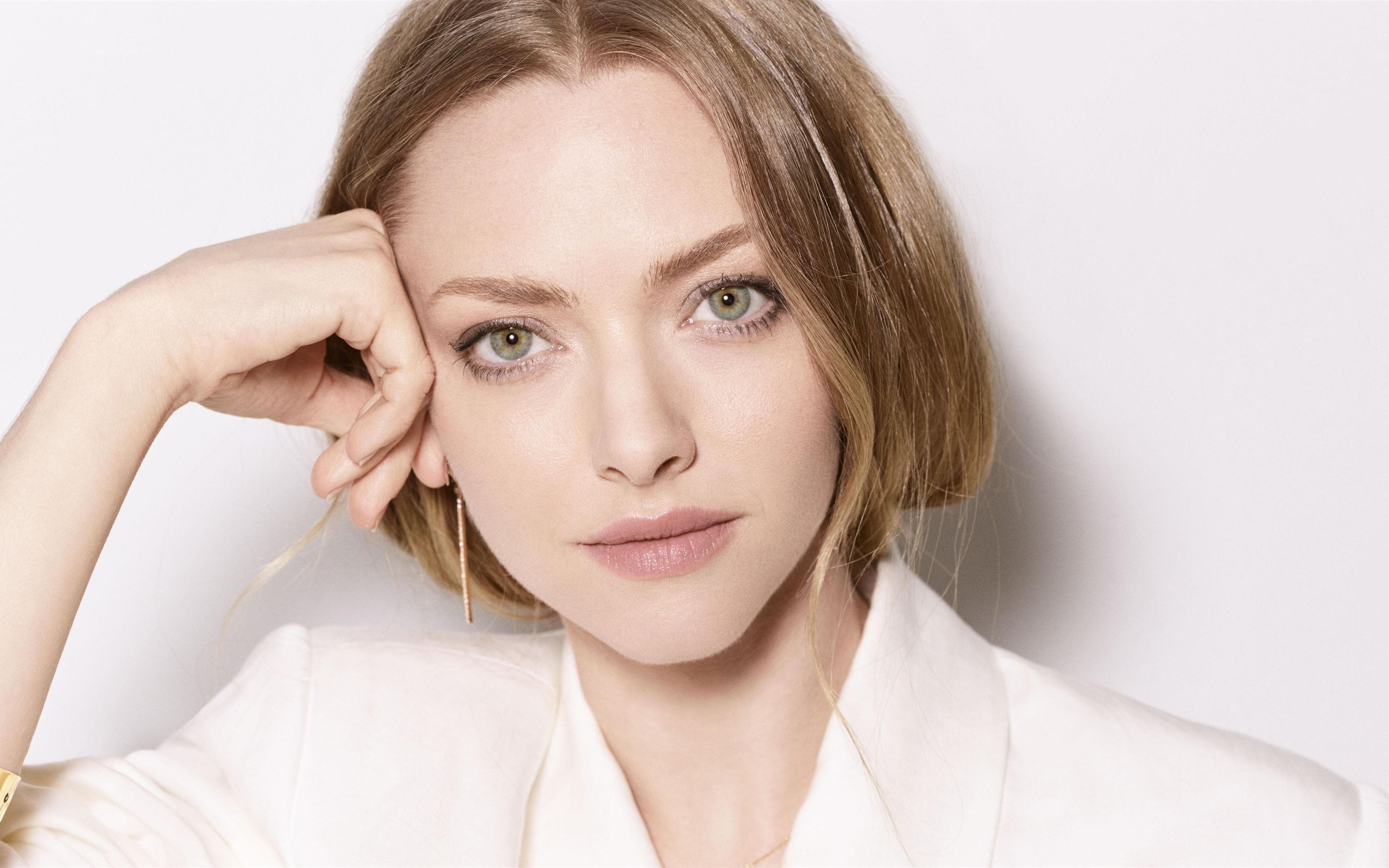 Amanda Seyfried, 8K iMac wallpaper, Download, 2880x1800 HD Desktop