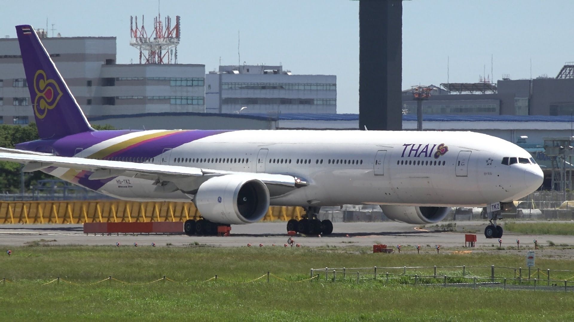 Thai Airways Boeing 777-300ER, Takeoff from NRT, Thai Airways Boeing, 1920x1080 Full HD Desktop