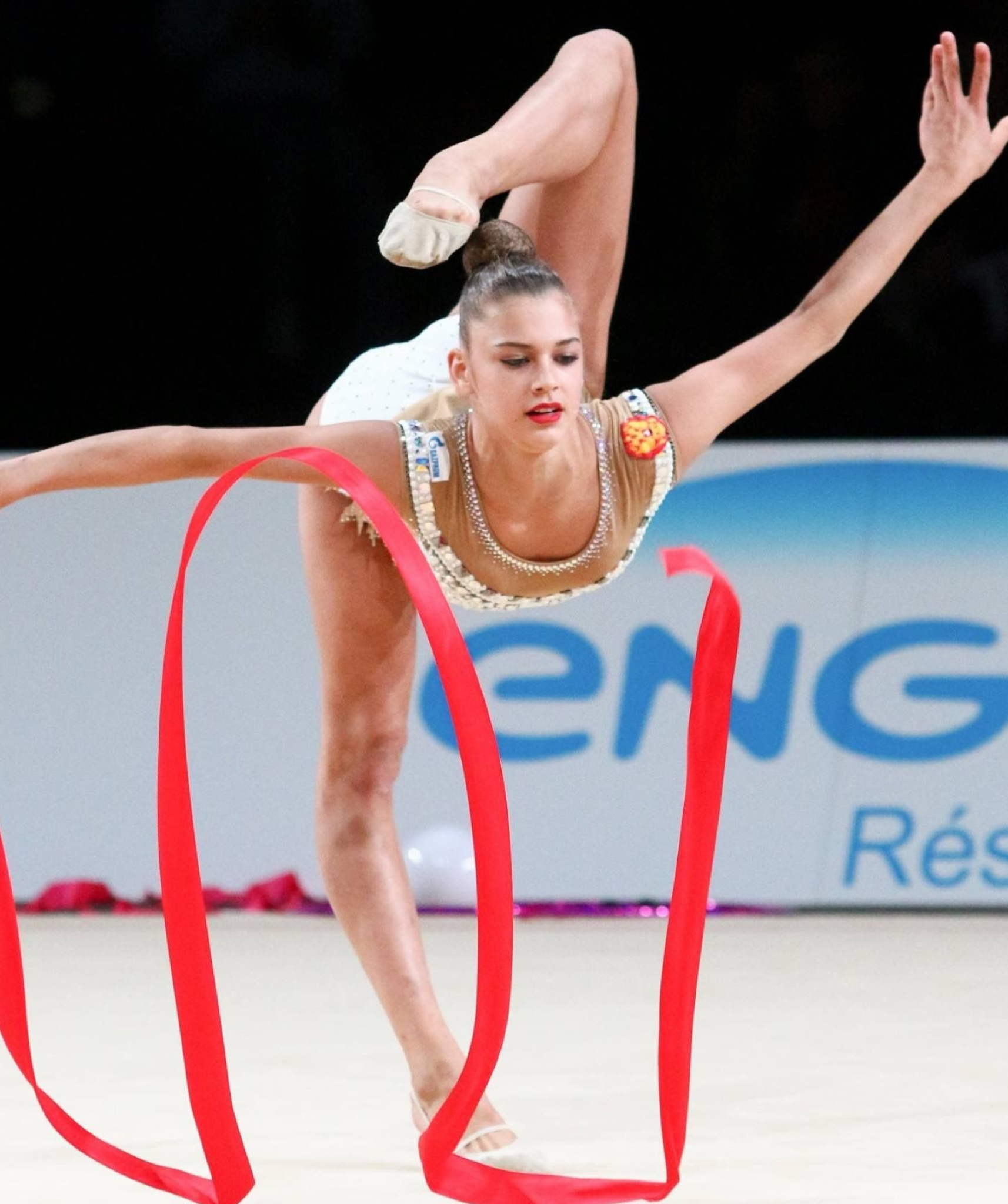 Aleksandra Soldatova, Rhythmic Gymnastics Wallpaper, 1720x2050 HD Phone