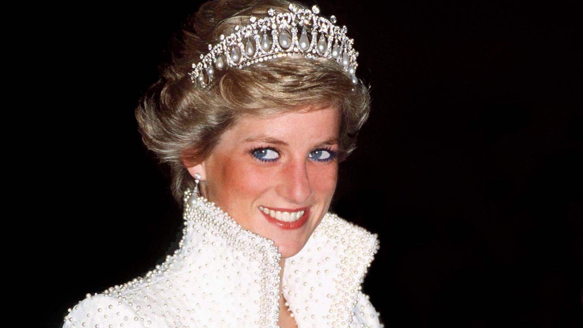 Princess Diana, Iconic fashion, British royalty, Timeless elegance, 1920x1080 Full HD Desktop