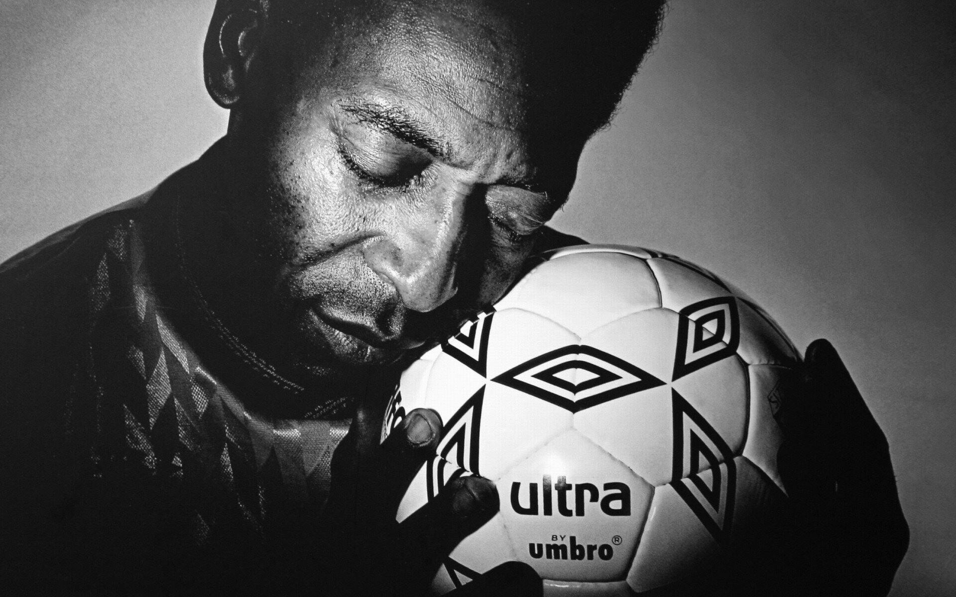 Pele, Soccer superstar, Iconic wallpaper, Legendary status, 1920x1200 HD Desktop