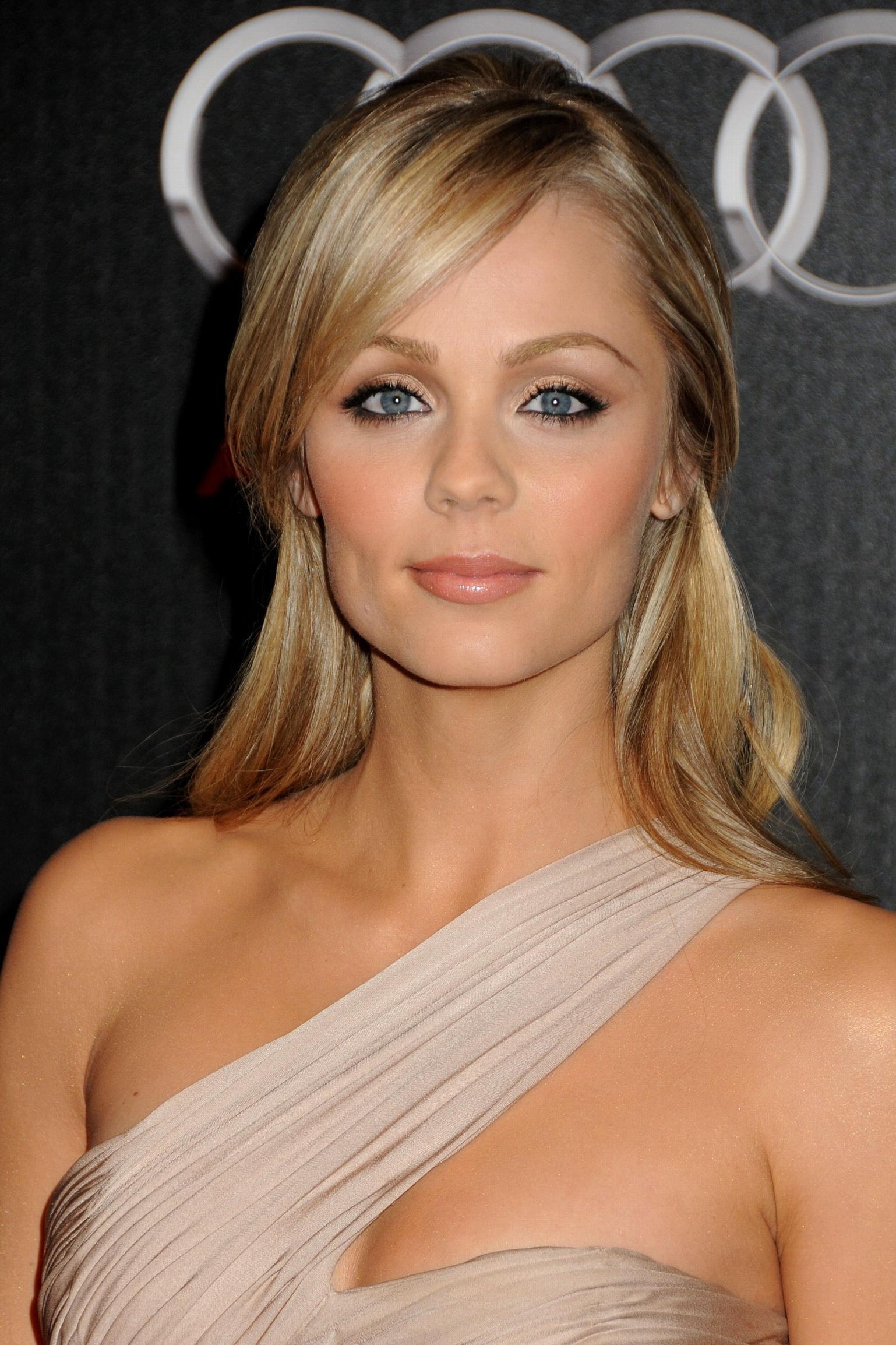 Laura Vandervoort, Movies, Celebrity, HQ, 1540x2310 HD Phone