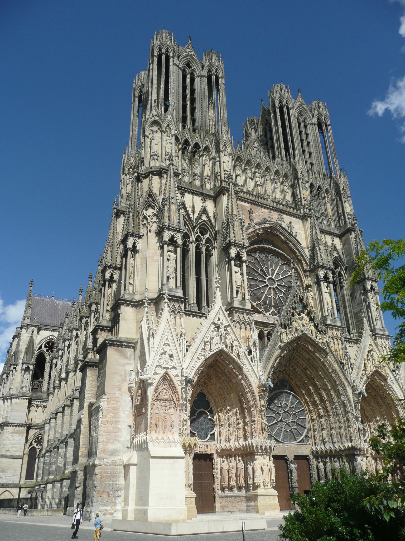 Cathdrale Notre-Dame de Reims, French landmark, Monumental architecture, Religious heritage, 1540x2050 HD Phone