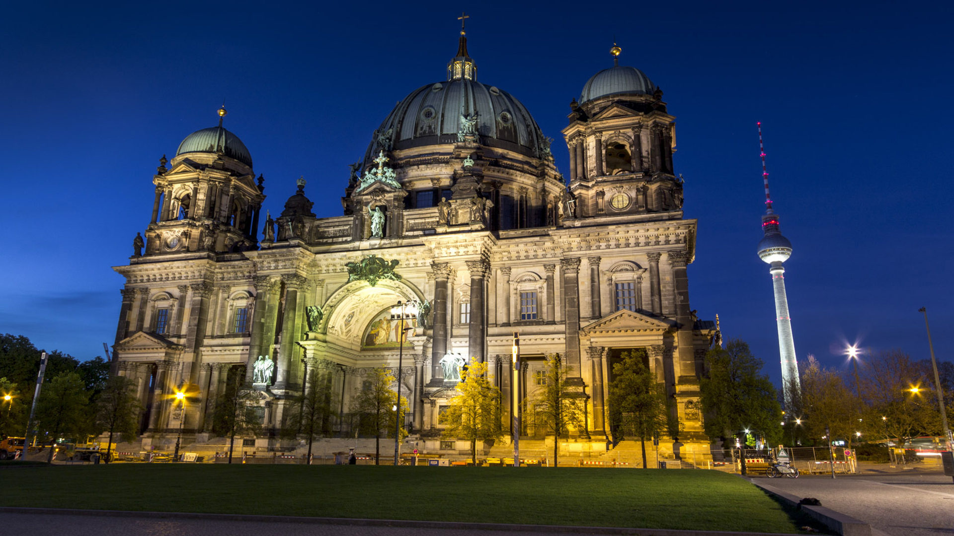 Cathedral and TV tower in Berlin, HD desktop wallpaper, Striking architecture, Berlin city view, 1920x1080 Full HD Desktop